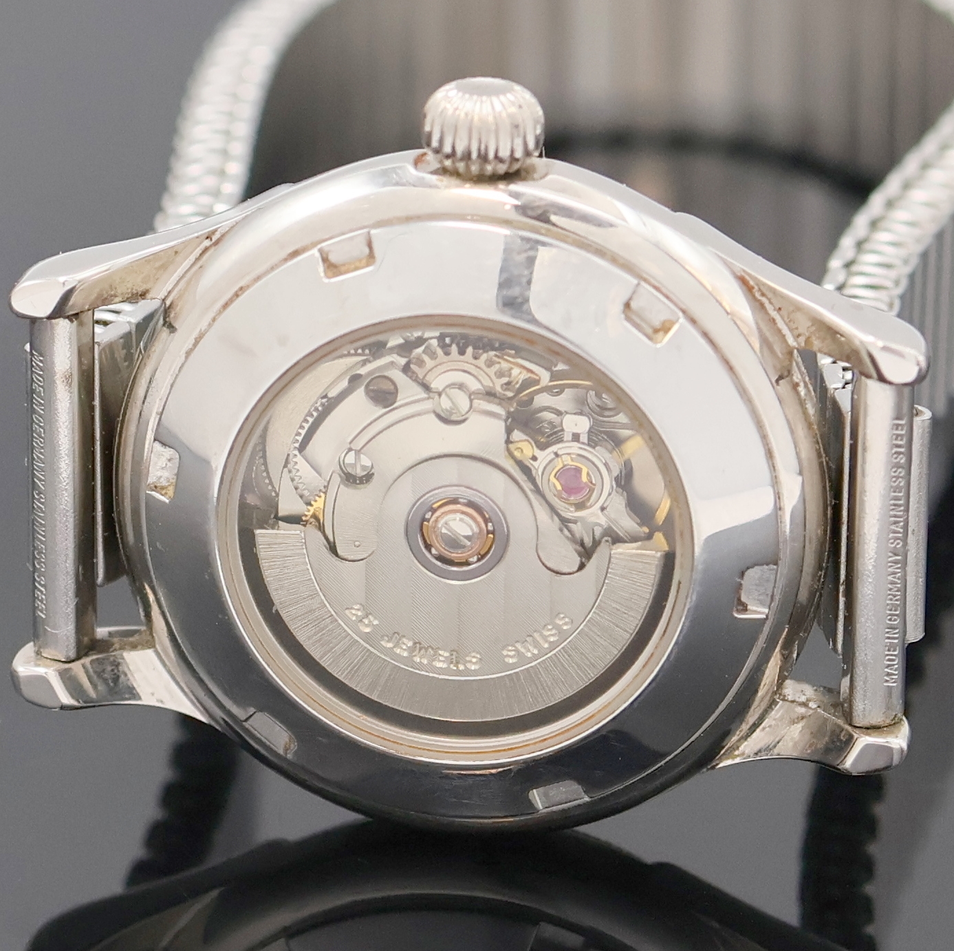 Detail e: MARCELLO C Armbanduhr in Stahl, Schweiz um 2000, Automatik, beids. vergl. Geh., Boden verschr., neutr. Flexband, silb. Zifferbl. m. röm. Zahlen, ...