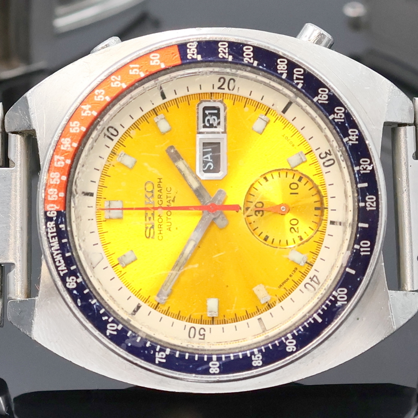 Detail a: SEIKO Herrenchronograph sogenannte "Pogue" Referenz 6139-6002, Japan um 1975, Automatik, Edelstahlgeh. m. neutr. Stahlband u. Faltschl. (zu ...