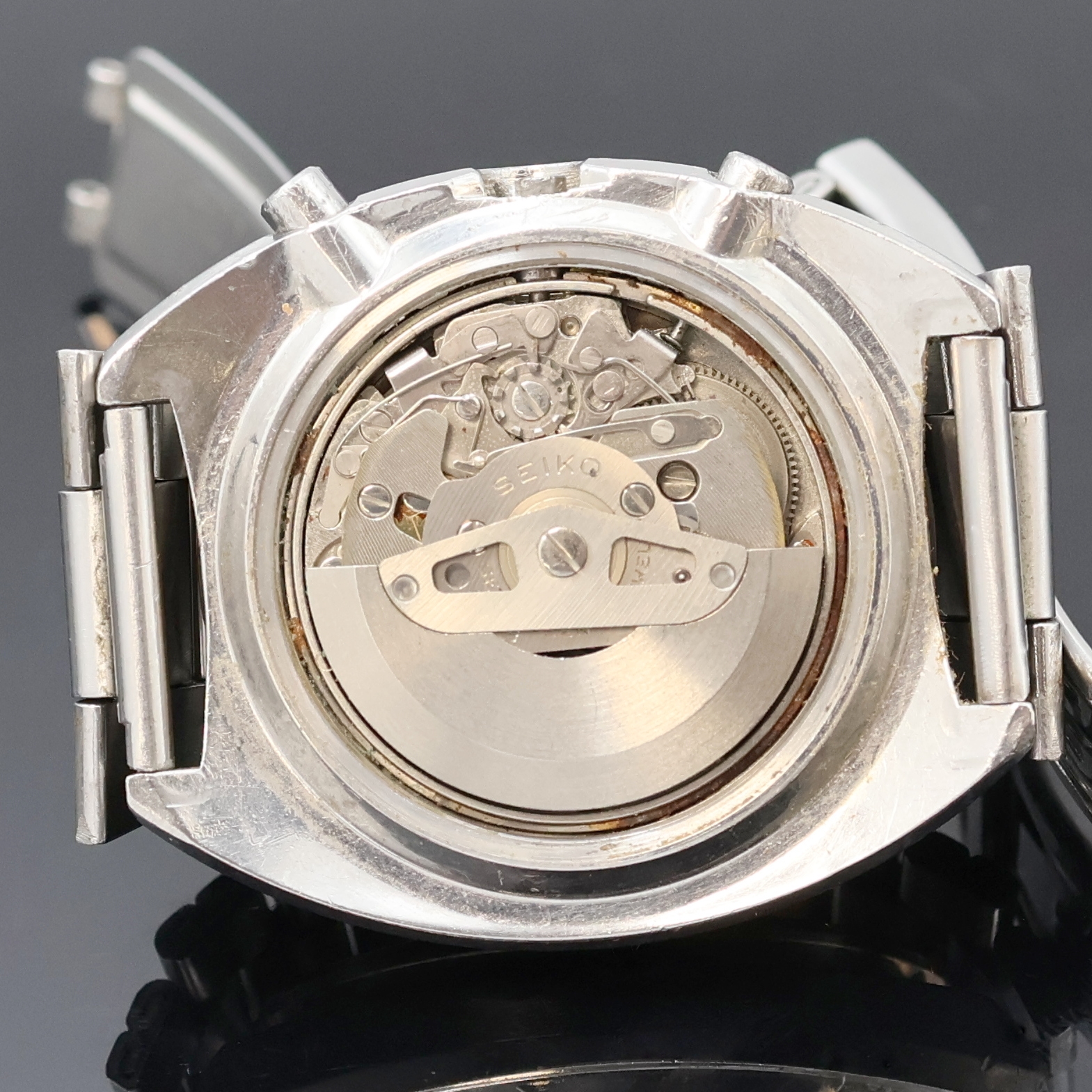 Detail d: SEIKO Herrenchronograph sogenannte "Pogue" Referenz 6139-6002, Japan um 1975, Automatik, Edelstahlgeh. m. neutr. Stahlband u. Faltschl. (zu ...