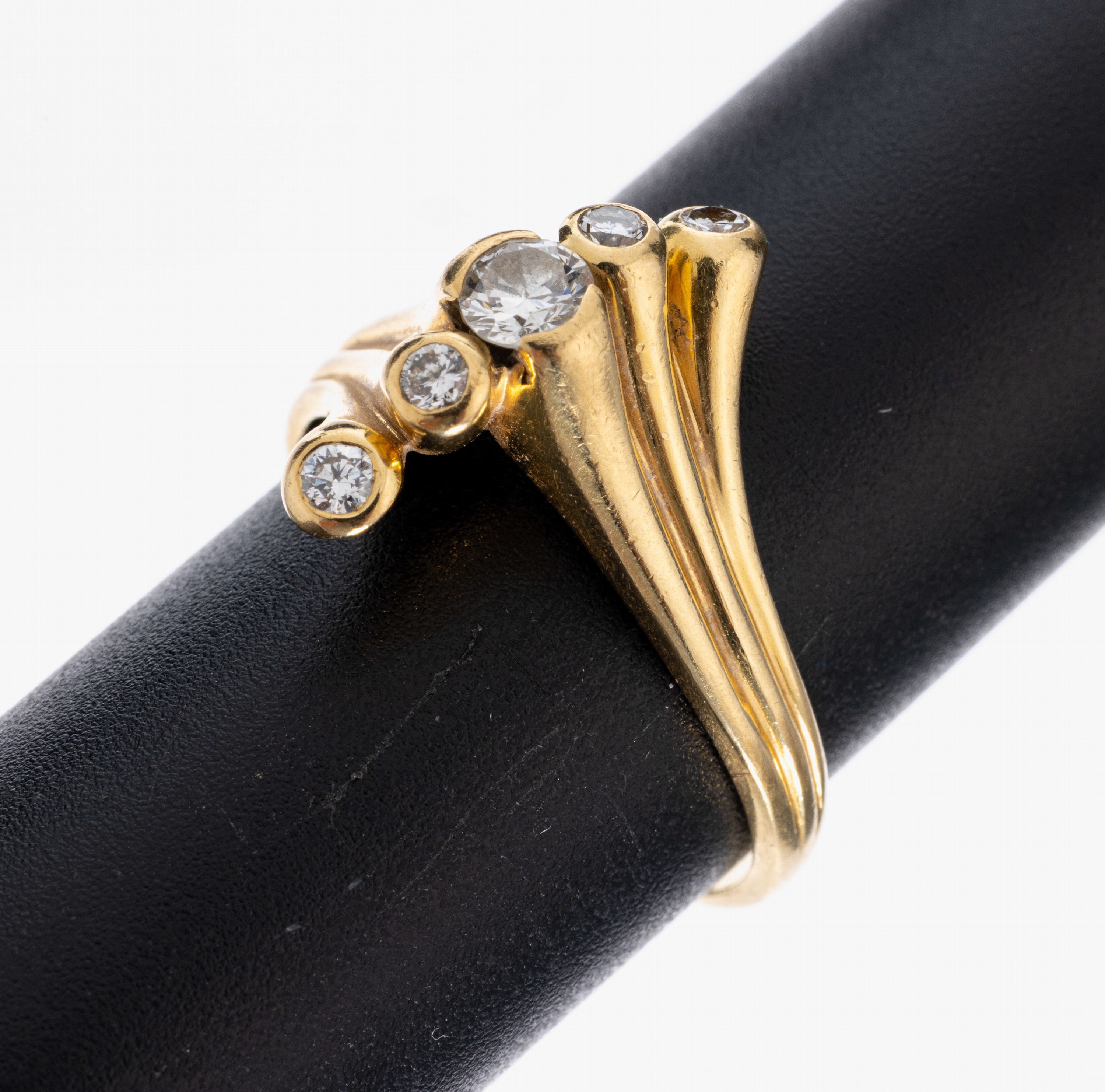 Image 27017982 - 18 kt Gold Brillant-Ring, GG 750/000, 5 Brillanten zus. ca. 0.35 ct Weiß/vs-si, RW ...