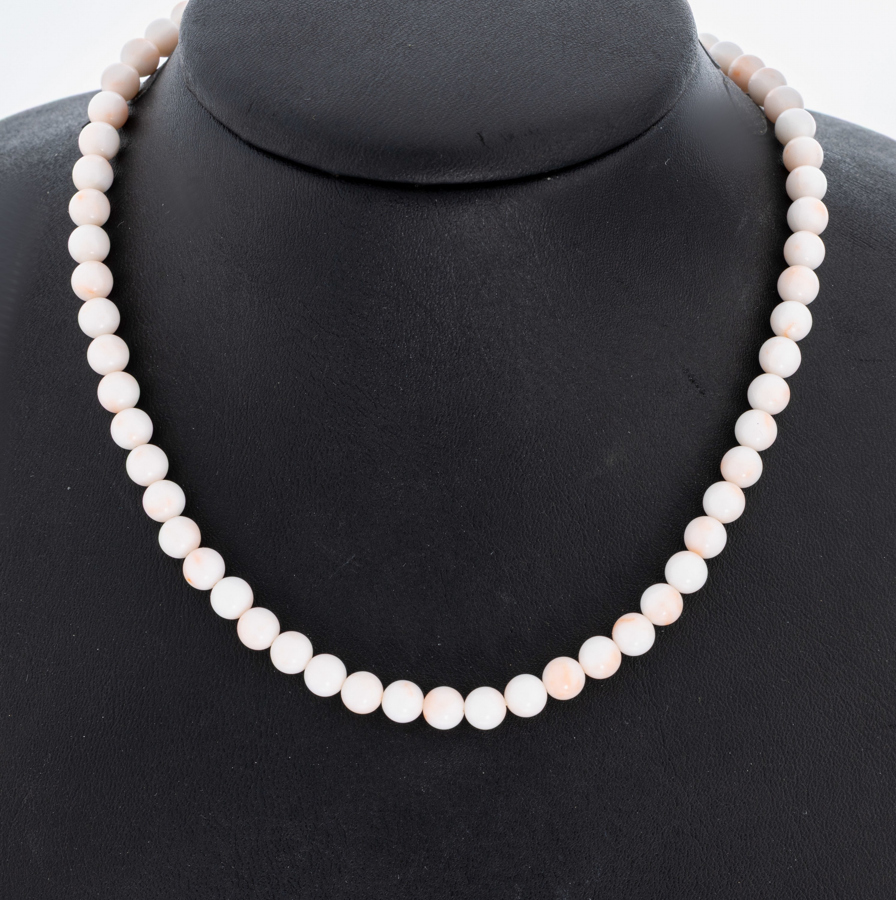 Image 27017994 - Korallen-Collier, 210 Engelshautkorallen- Kugeln, D. ca. 5.9 mm, L. ca. 120 cm, ...