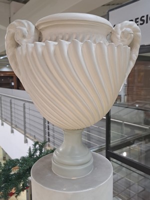 27017969b - 2 hohe Stehlampen in Säulenform, nach klassizistischem Vorbild, Mitte 20. Jh., runde ...