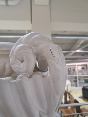 27017969j - 2 hohe Stehlampen in Säulenform, nach klassizistischem Vorbild, Mitte 20. Jh., runde ...