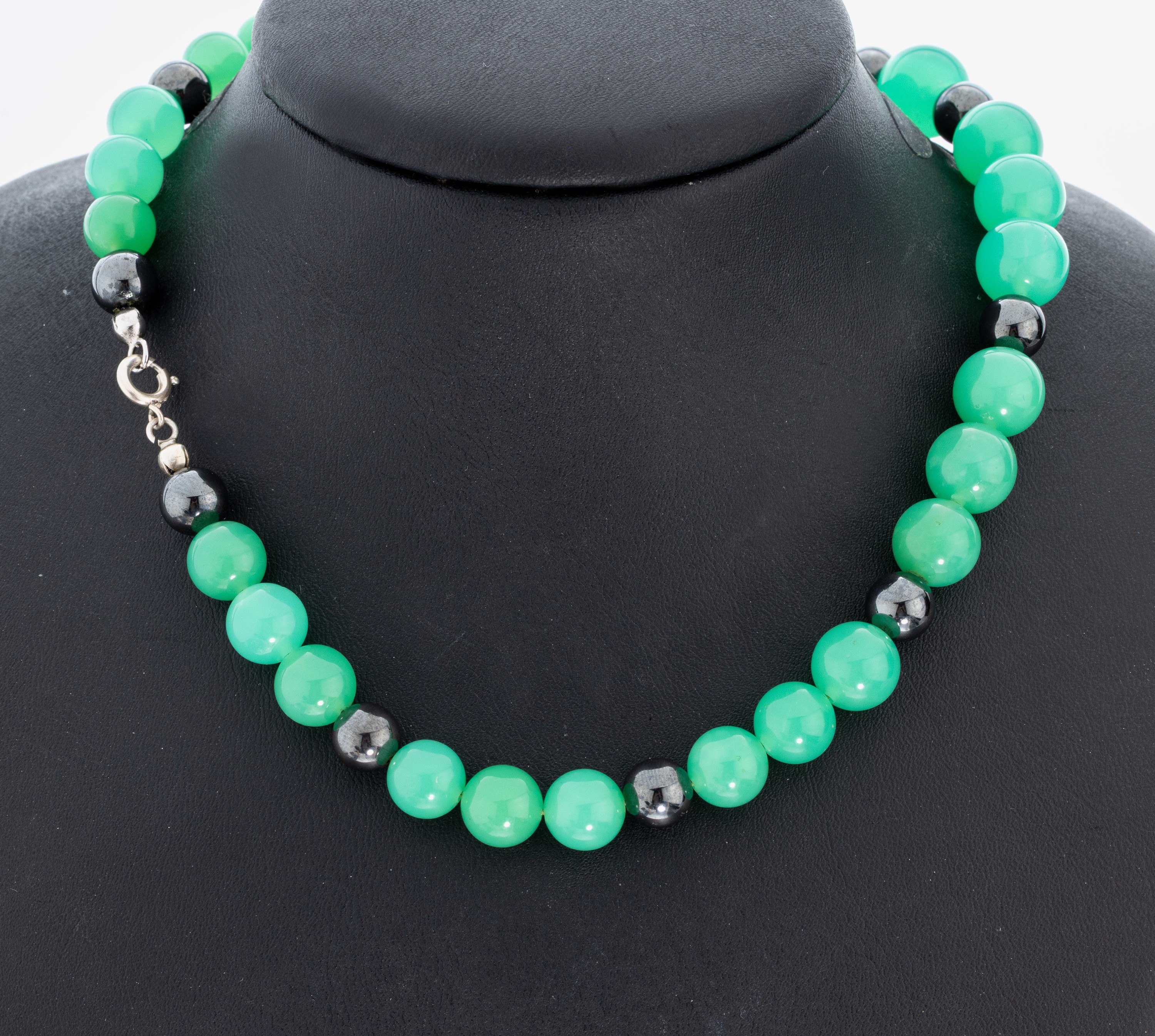 Image 27018013 - Chrysopras-Hämatit-Collier, Chrysopras- undHämatit-Kugeln, D. ca. 8 bzw. 11 mm, ...