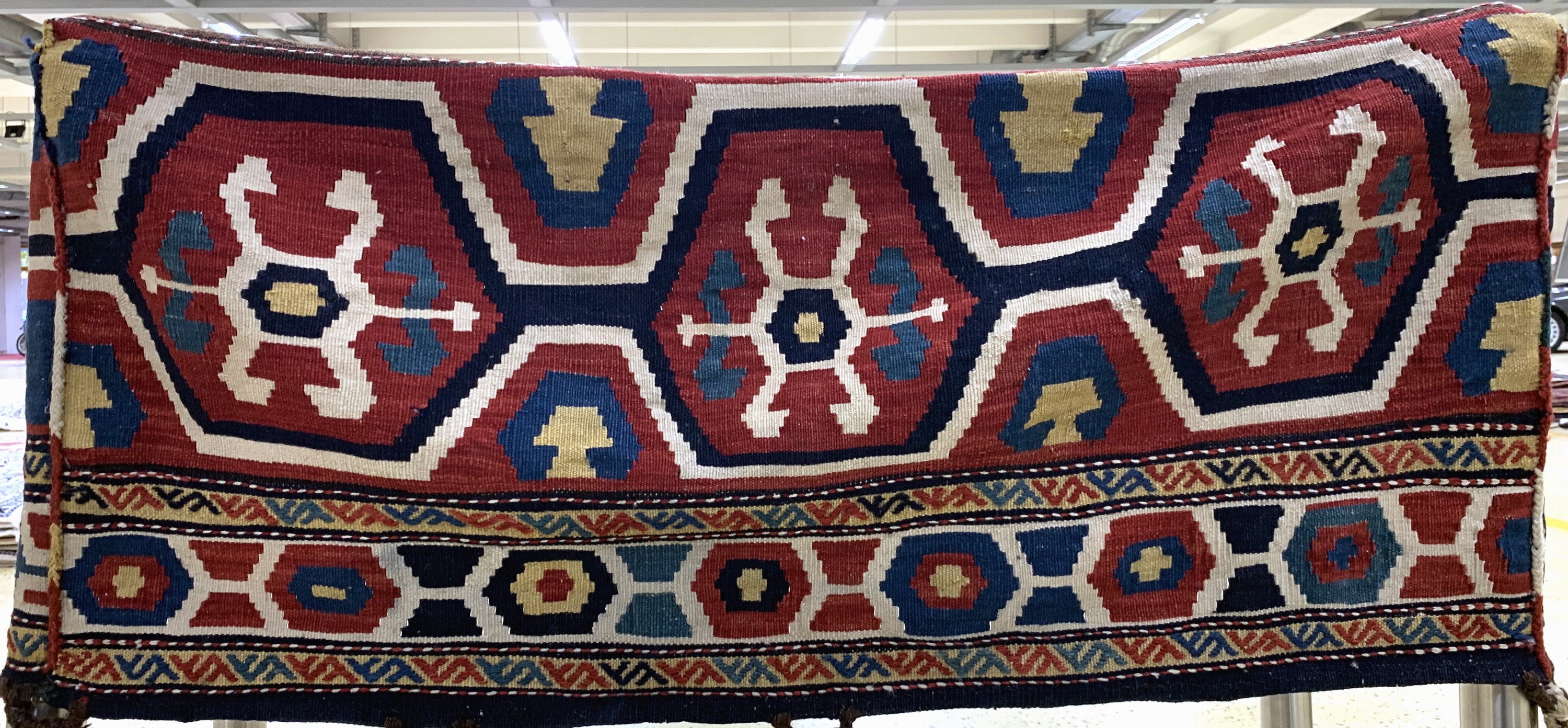 Image 27018033 - Shahsawan Mafrasch antik, Persien, um 1900,Wolle auf Wolle, ca. 105 x 67 x 46 cm, EHZ: 2