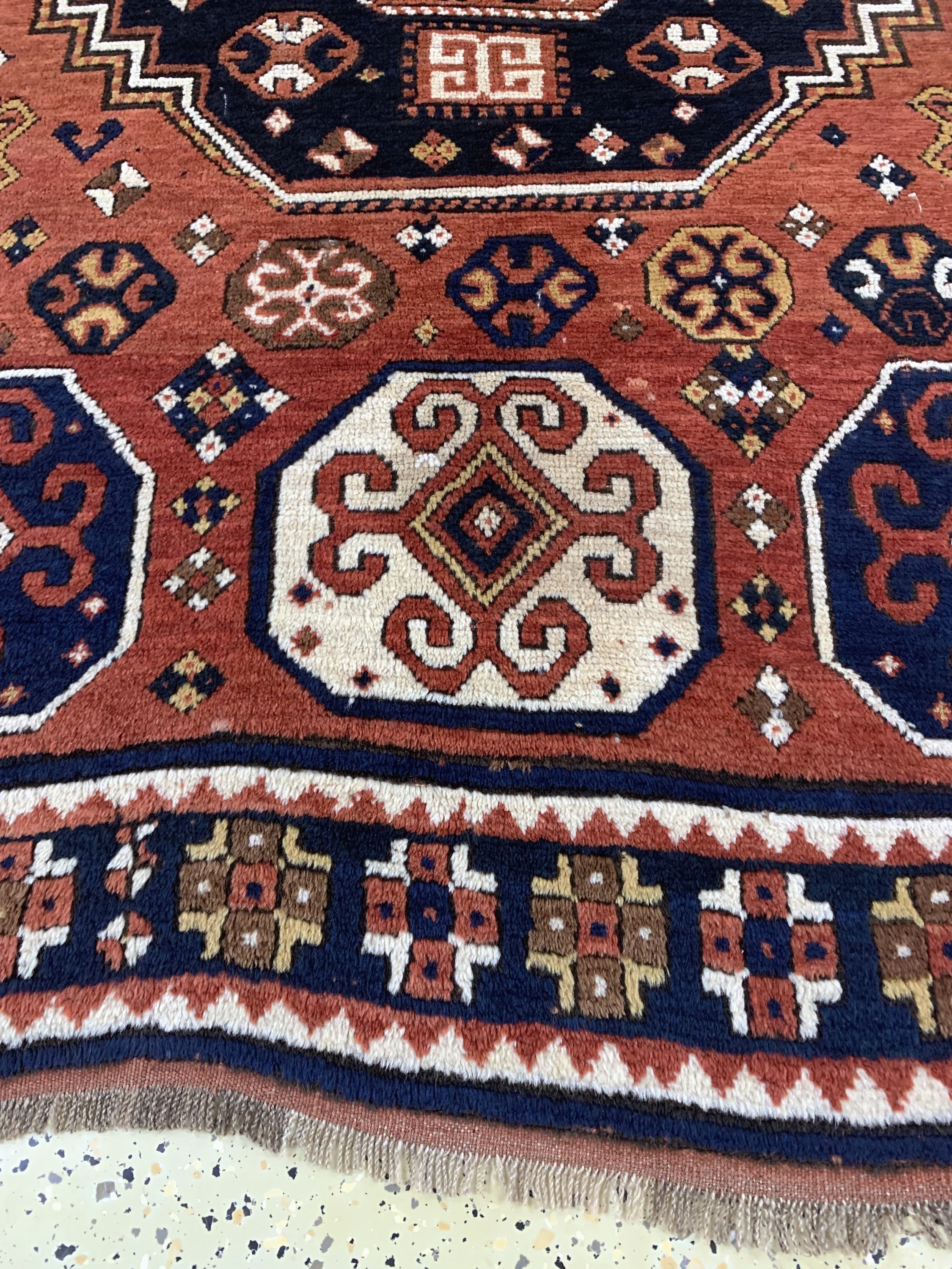 Detail b: "Karachoph"Kazak antik, Kaukasus, 19.Jhd, Wolle auf Wolle, ca. 202 x 160 cm, EHZ: 2-3(restauriert)