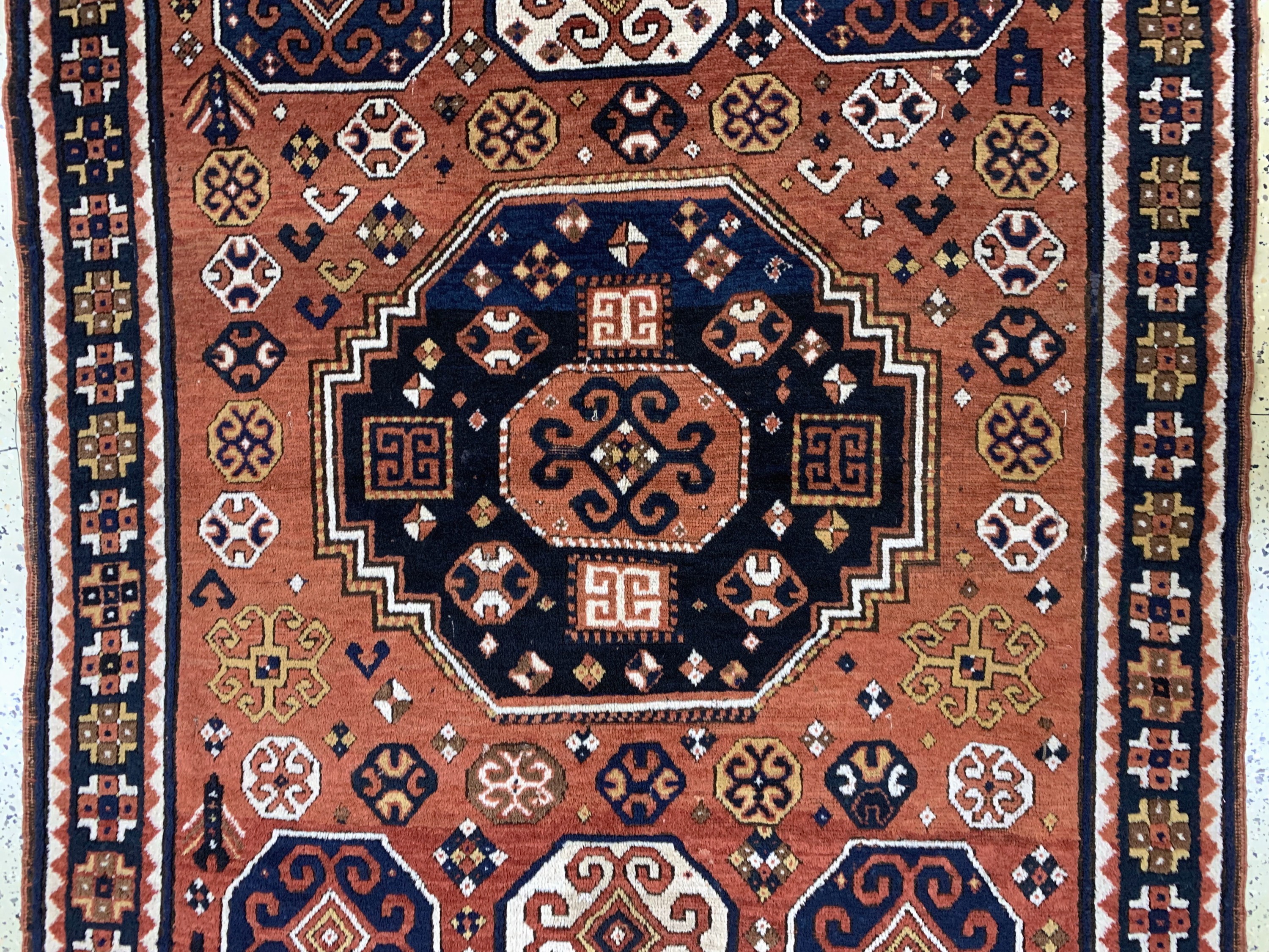 Detail d: "Karachoph"Kazak antik, Kaukasus, 19.Jhd, Wolle auf Wolle, ca. 202 x 160 cm, EHZ: 2-3(restauriert)