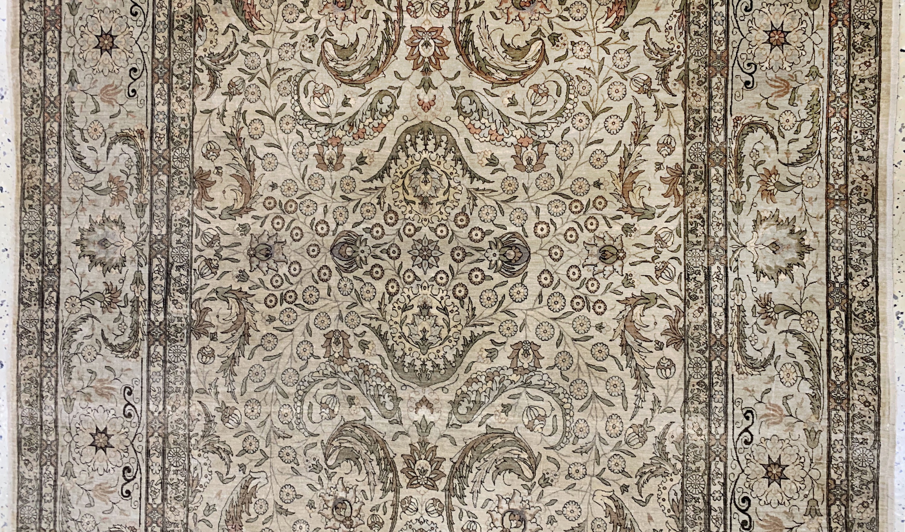 Detail g: Hereke Seide fein Türkei, signiert Metallbroschiert, Anfang 20.Jhd, reine Naturseide, ca. 222 x 140 cm, ca. 1,0 Mio. Kn/qm, EHZ: 2