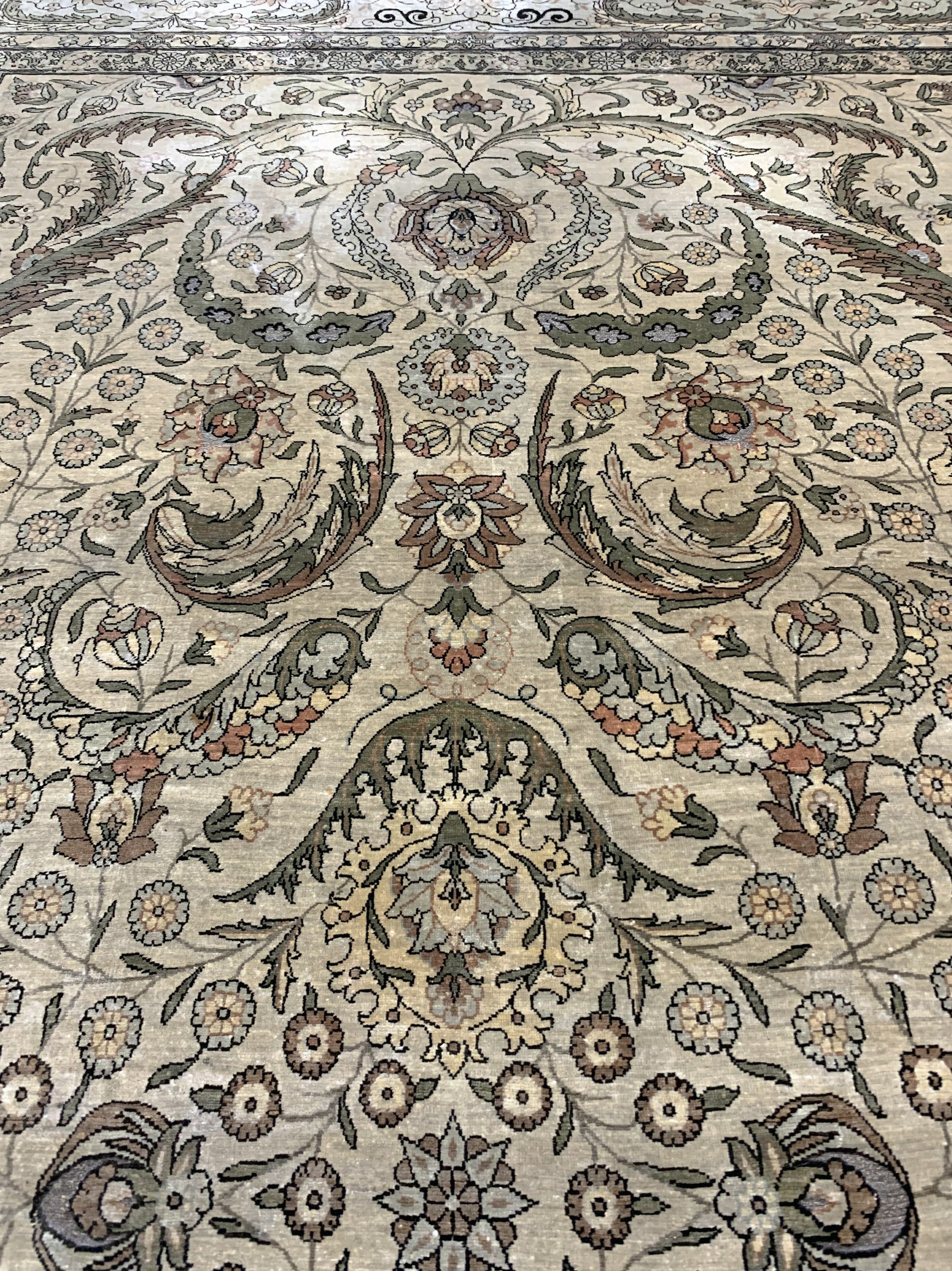 Detail i: Hereke Seide fein Türkei, signiert Metallbroschiert, Anfang 20.Jhd, reine Naturseide, ca. 222 x 140 cm, ca. 1,0 Mio. Kn/qm, EHZ: 2