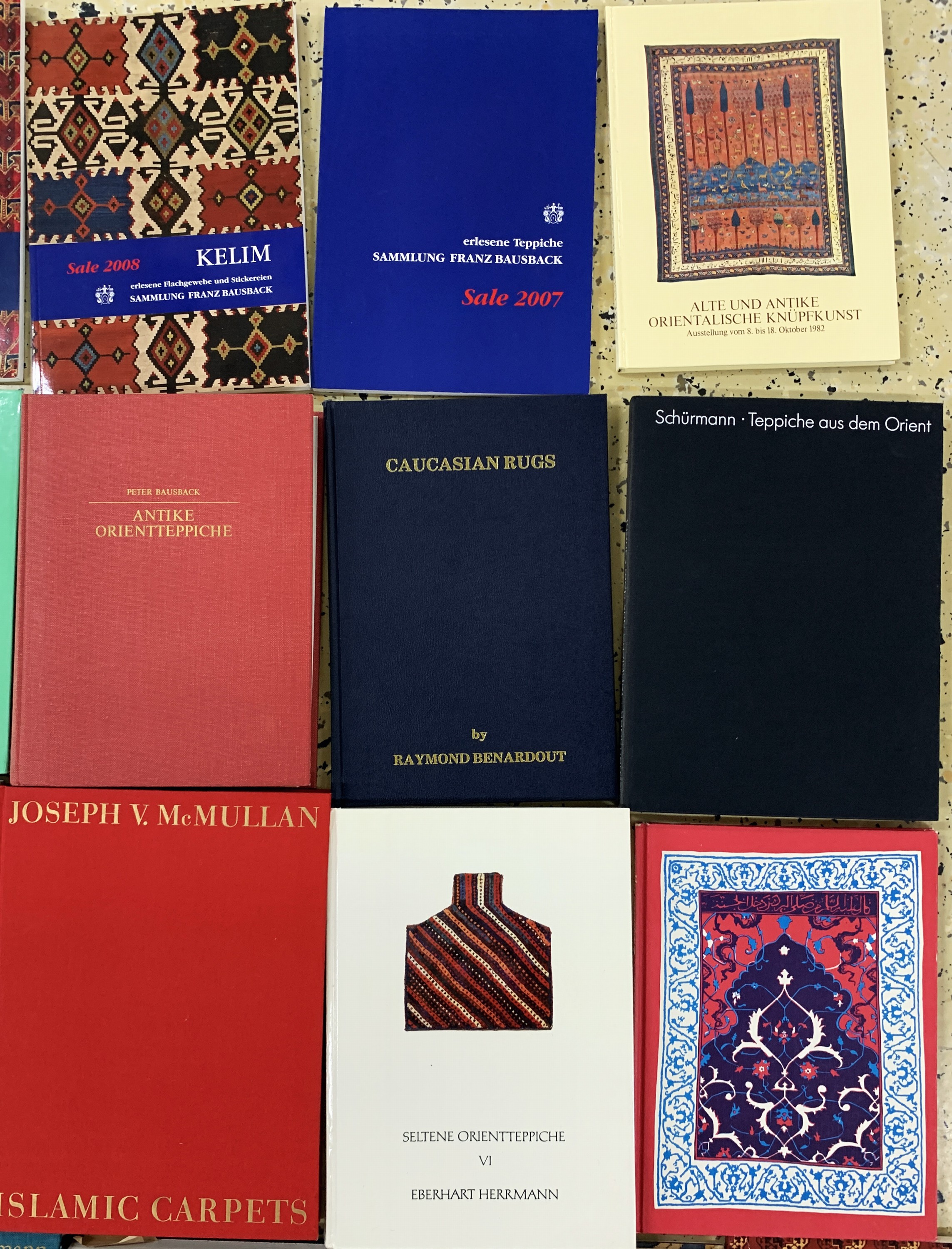 Detail b: 24 lot Teppichliteratur.