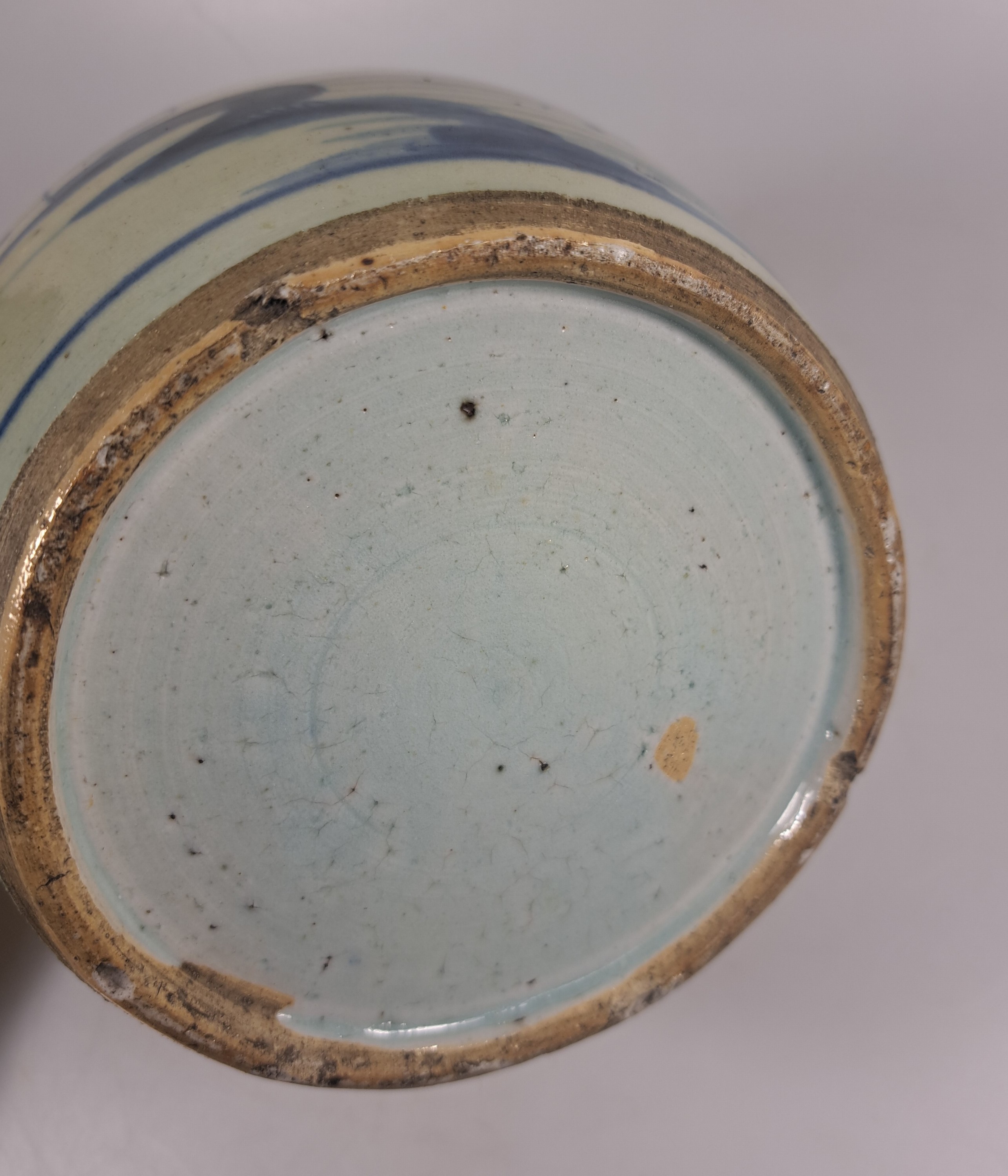 Detail m: Paar Ingwertöpfe, China, um 1880, blaue Bemalung, umlaufende Landschaften, ohne Deckel, H. ca. 15 cm