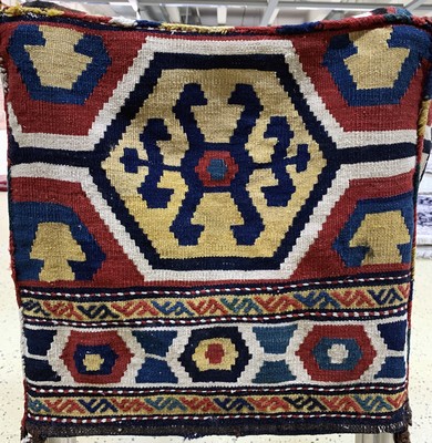 27018033b - Shahsawan Mafrasch antik, Persien, um 1900,Wolle auf Wolle, ca. 105 x 67 x 46 cm, EHZ: 2