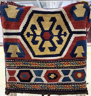 27018033c - Shahsawan Mafrasch antik, Persien, um 1900,Wolle auf Wolle, ca. 105 x 67 x 46 cm, EHZ: 2