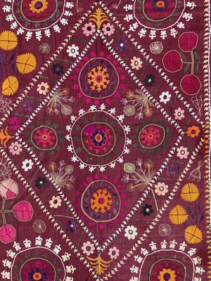 27018039c - Seidenstickerei antik, Uzbekistan, um 1900,Seidenstickerei auf Seide, ca. 188 x 140 cm, ...