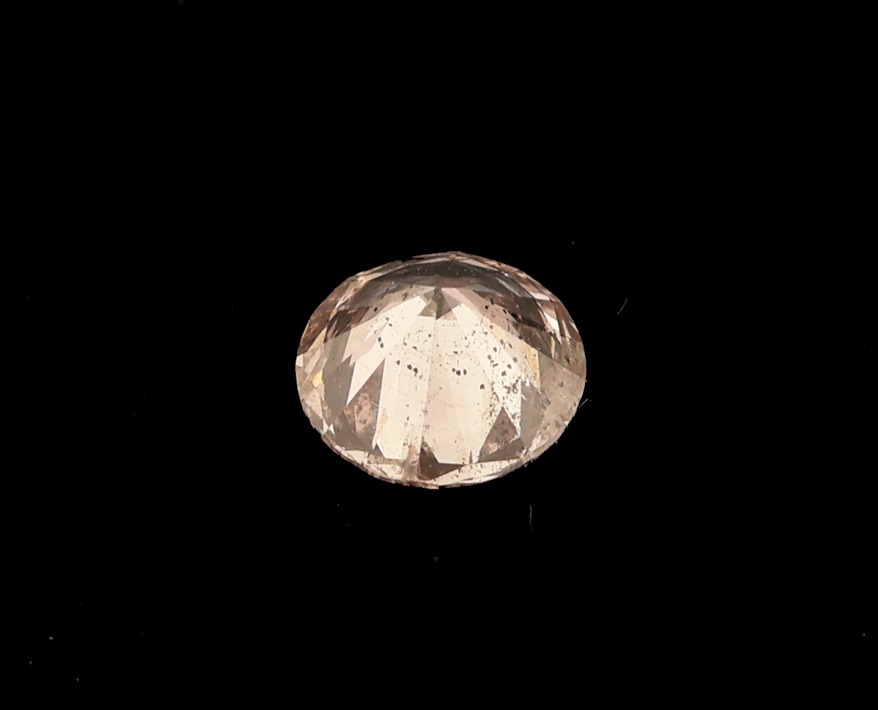 Detail b: Loser Brillant 0.41 ct natural fancy pinkish brown, GIA Report 05/2016