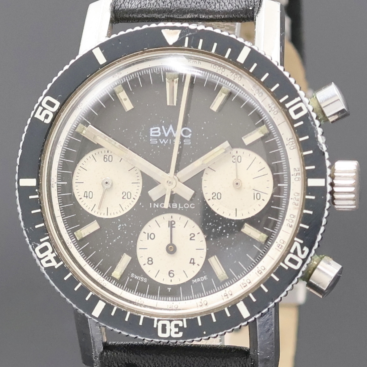 Detail a: BWC Armbandchronograph in Stahl Referenz 993000, Schweiz um 1975, Handaufzug, Boden verschr., Lederband m. Faltschl., Lünette m. 60er teil. beids. ...