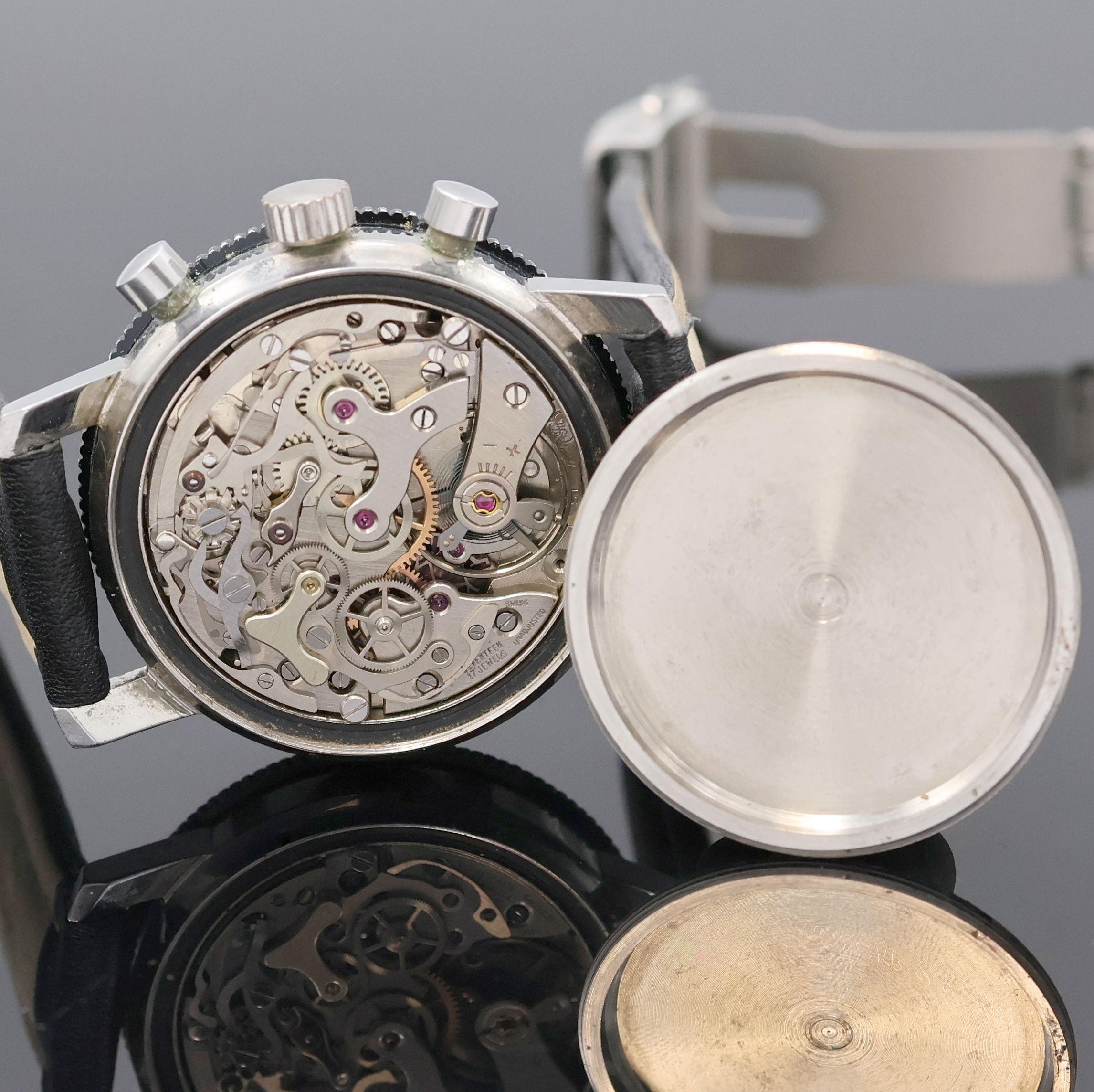 Detail f: BWC Armbandchronograph in Stahl Referenz 993000, Schweiz um 1975, Handaufzug, Boden verschr., Lederband m. Faltschl., Lünette m. 60er teil. beids. ...