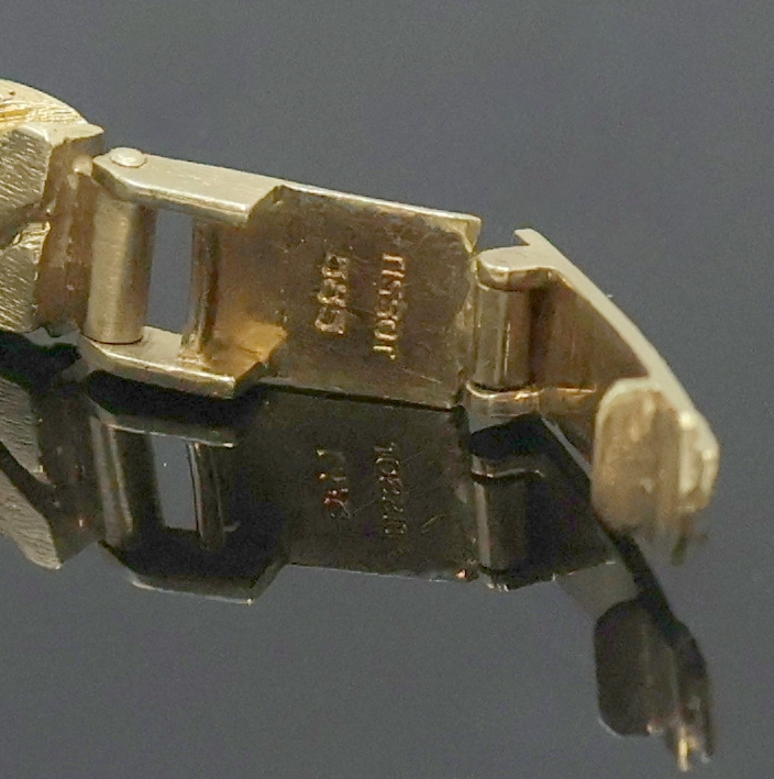 Detail d: TISSOT Damenarmbanduhr in GG 585/000, Schweiz um 1970, Handaufzug, 2-teil. viereckiges Geh. m. angesetzt. Gold- Gliederband m. Klappschl., gold. ...