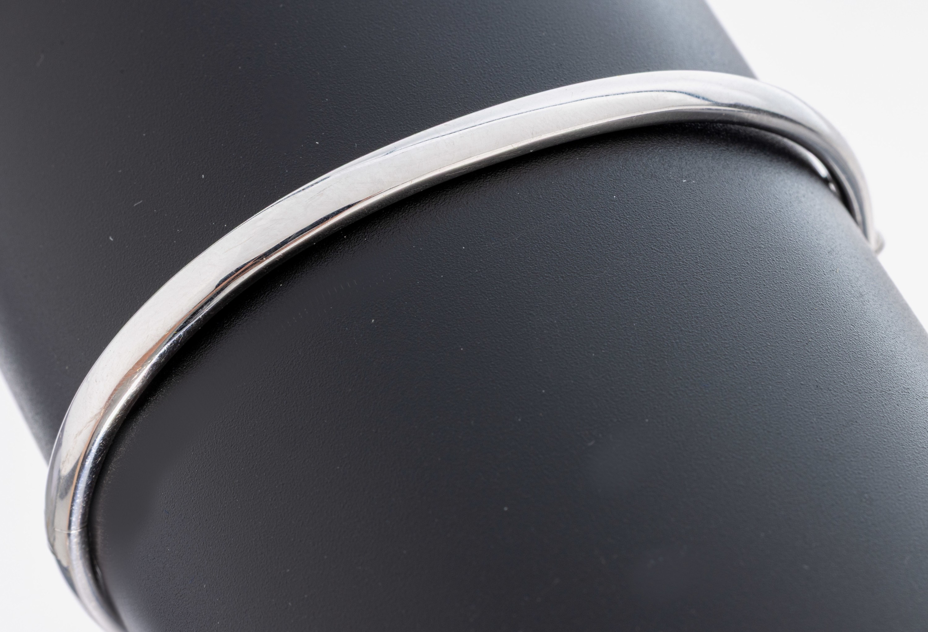 Image 27018900 - 18 kt Gold Armreif, WG 750/000, ca. 6 x 5 cm, Schließe mit Extensionsfeder und ...