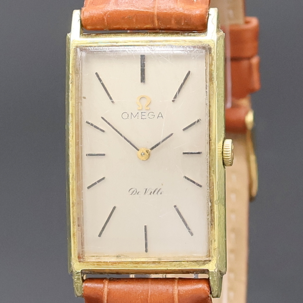 Detail a: OMEGA De Ville Armbanduhr Referenz 111.016, Schweiz um 1965, Handaufzug, verg. Geh., Edelstahlboden aufgedr., silb. Zifferbl. pat./fl., schwarze ...