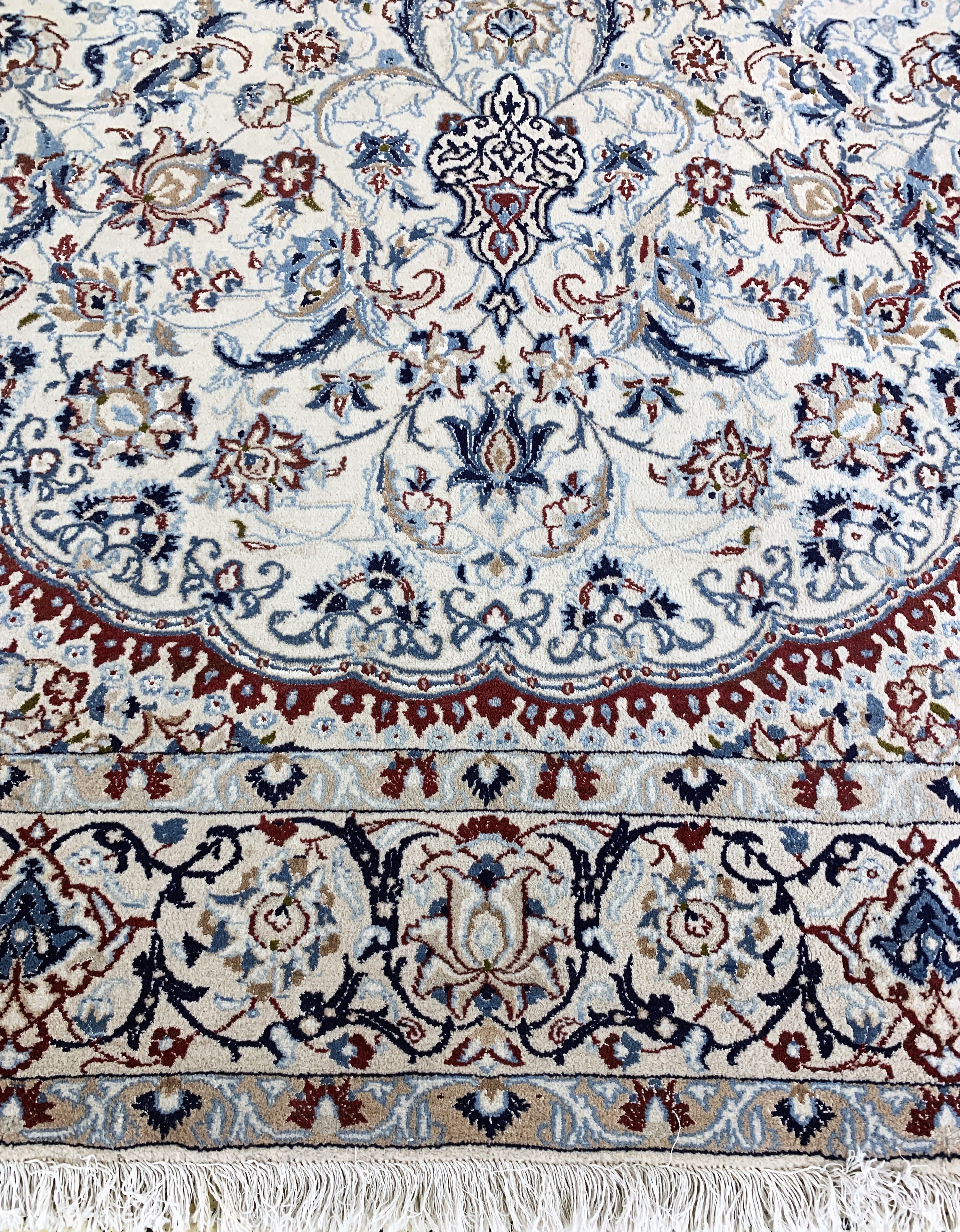 Detail e: Nain, Persien, Mitte 20.Jhd, Wolle auf Baumwolle, ca. 313 x 208 cm, Reinigungsbedürftig, EHZ: 2