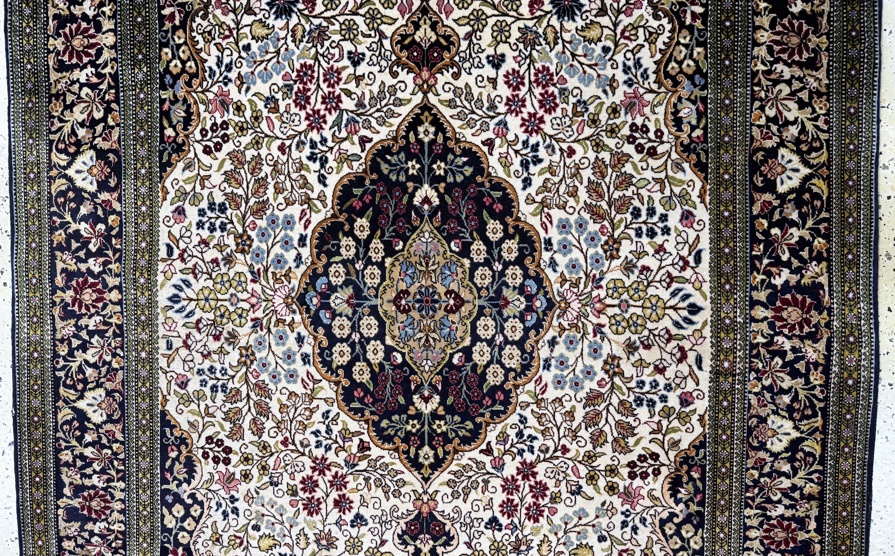 Detail b: Ghom Kork, Persien, Mitte 20.Jhd, Korkwolleauf Baumwolle, ca. 212 x 142 cm, EHZ: 2