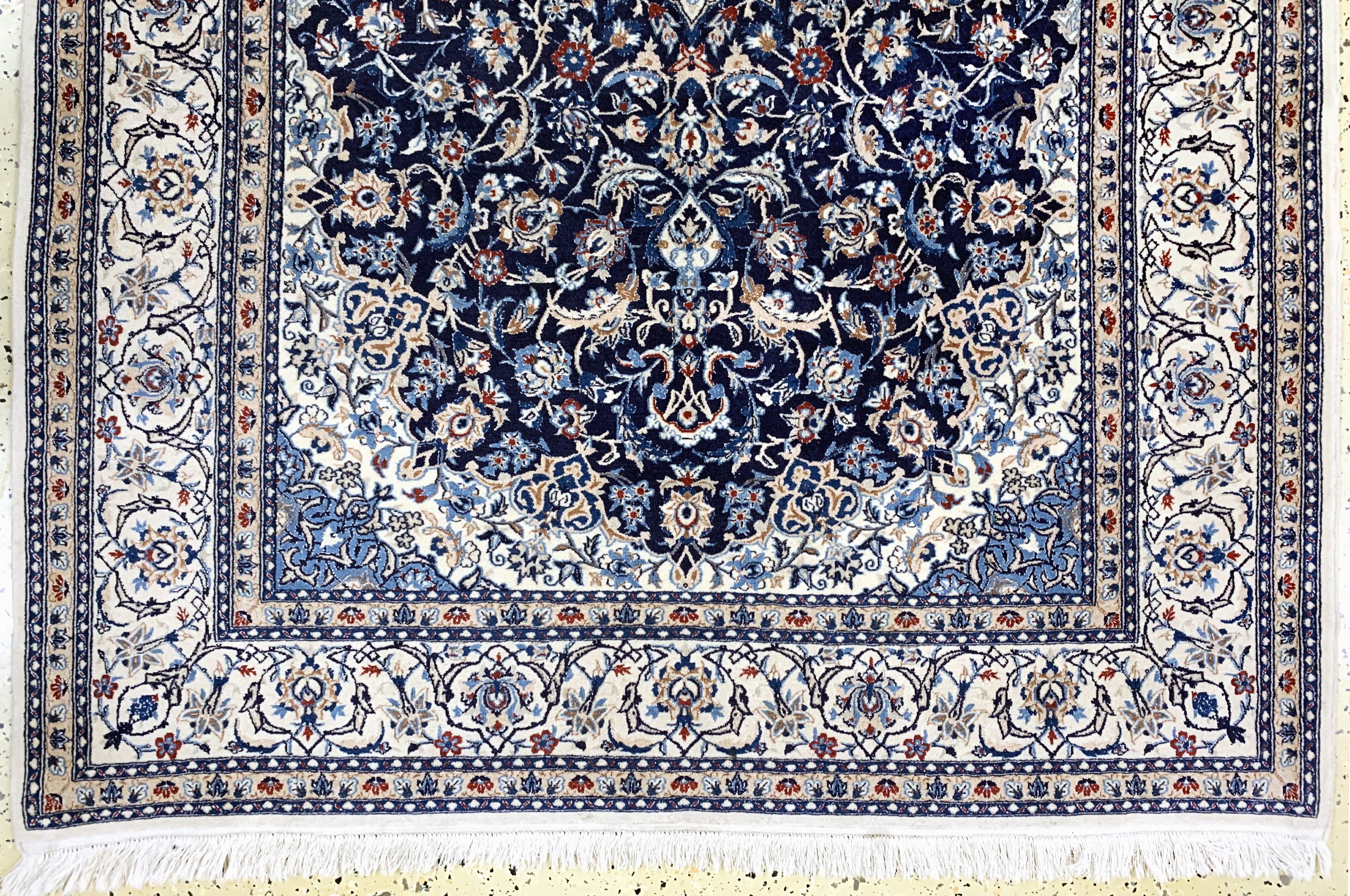 Detail c: Nain fein(6 La), Persien, Mitte 20.Jhd, Korkwolle mit Seide, ca. 197 x 130 cm, ca. 1,0Mio. Kn/qm, EHZ: 2