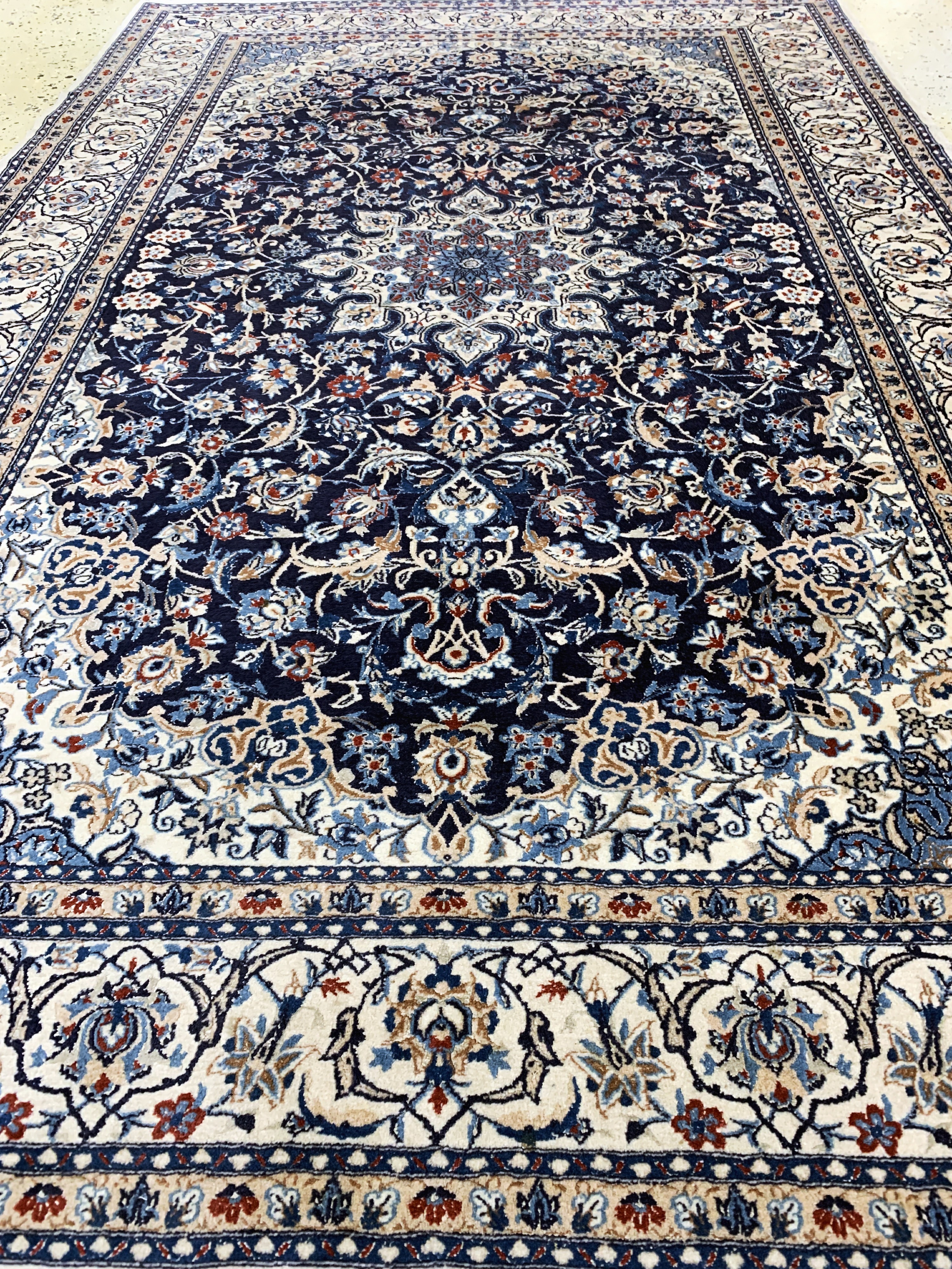Detail e: Nain fein(6 La), Persien, Mitte 20.Jhd, Korkwolle mit Seide, ca. 197 x 130 cm, ca. 1,0Mio. Kn/qm, EHZ: 2