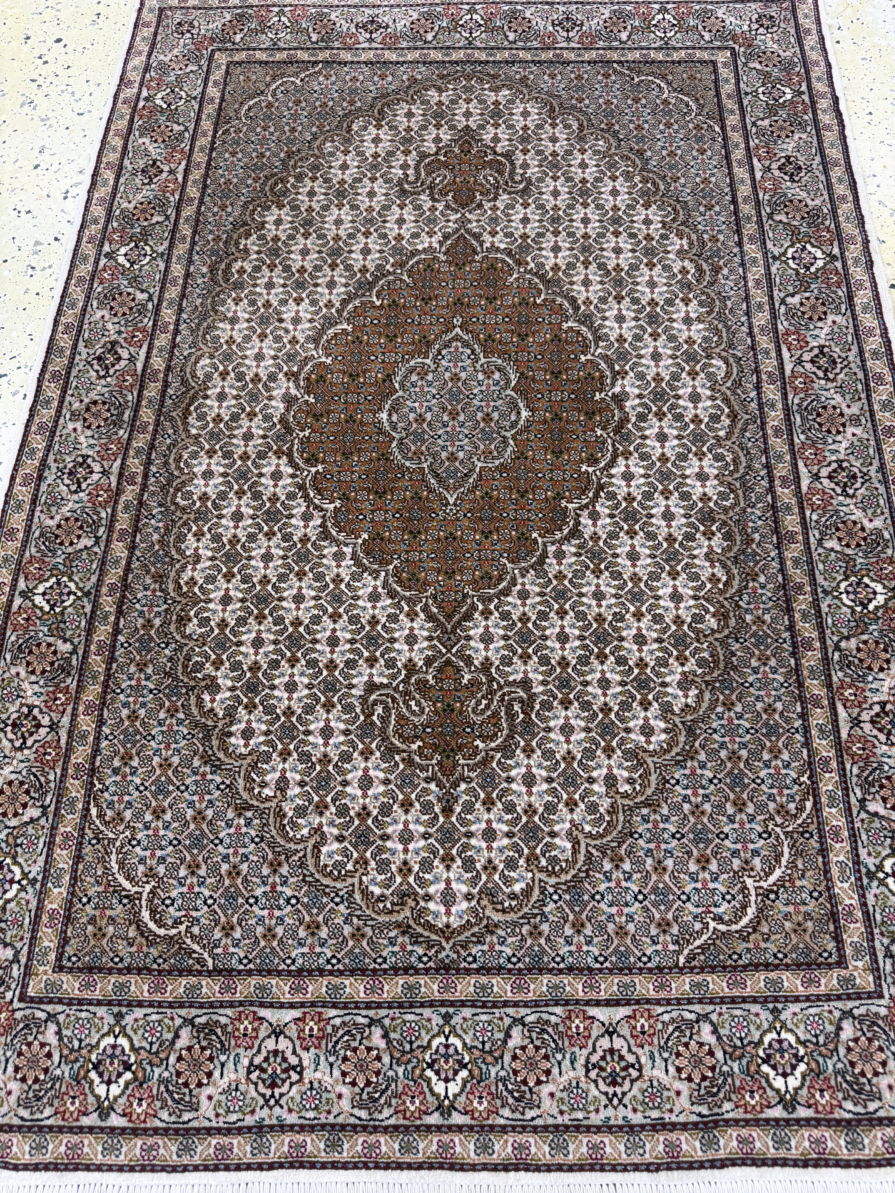 Detail c: Täbriz fein(50 Raj), Persien, Ende 20.Jhd, Korkwolle mit Seide, ca. 150 x 102 cm, ca. 500.000 Kn/qm, EHZ: 2