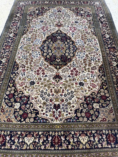 27019039d - Ghom Kork, Persien, Mitte 20.Jhd, Korkwolleauf Baumwolle, ca. 212 x 142 cm, EHZ: 2 ...