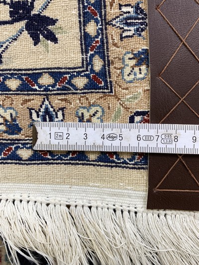 27019045f - Nain fein(6 La), Persien, Mitte 20.Jhd, Korkwolle mit Seide, ca. 197 x 130 cm, ca. ...