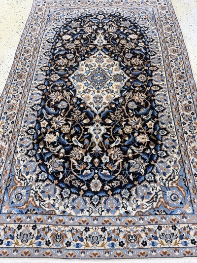 27019046d - Nain fein(9 La), Persien, Mitte 20.Jhd, Korkwolle mit Seide, ca. 200 x 127 cm, ca. ...