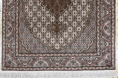 27019054b - Täbriz fein(50 Raj), Persien, Ende 20.Jhd, Korkwolle mit Seide, ca. 150 x 102 cm, ca. ...