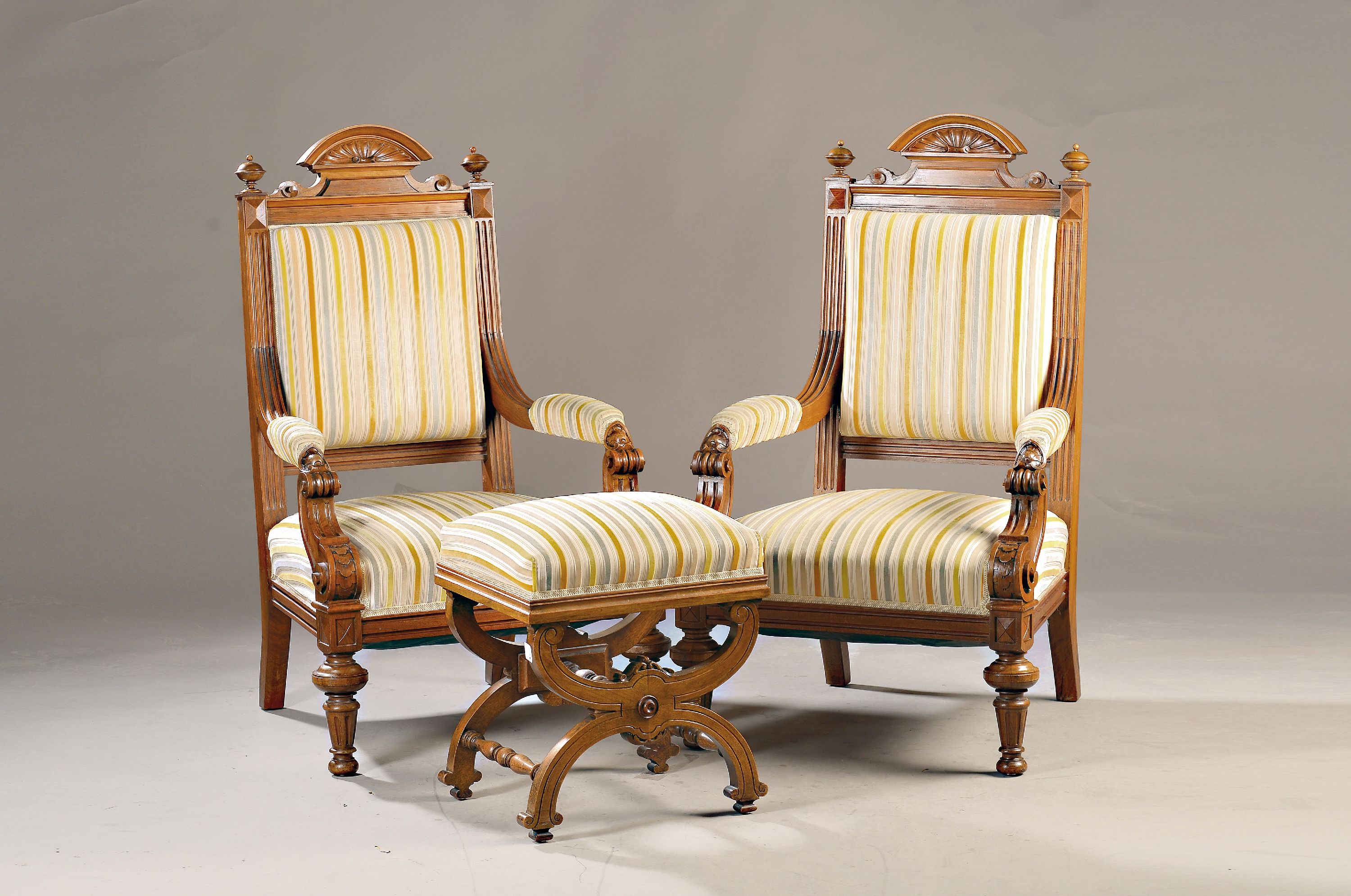 Image 27019128 - Paar Armlehnsessel und Hocker, um 1890, Nußbaum massiv, Muscheldekor mit Schuppe, ca. ...