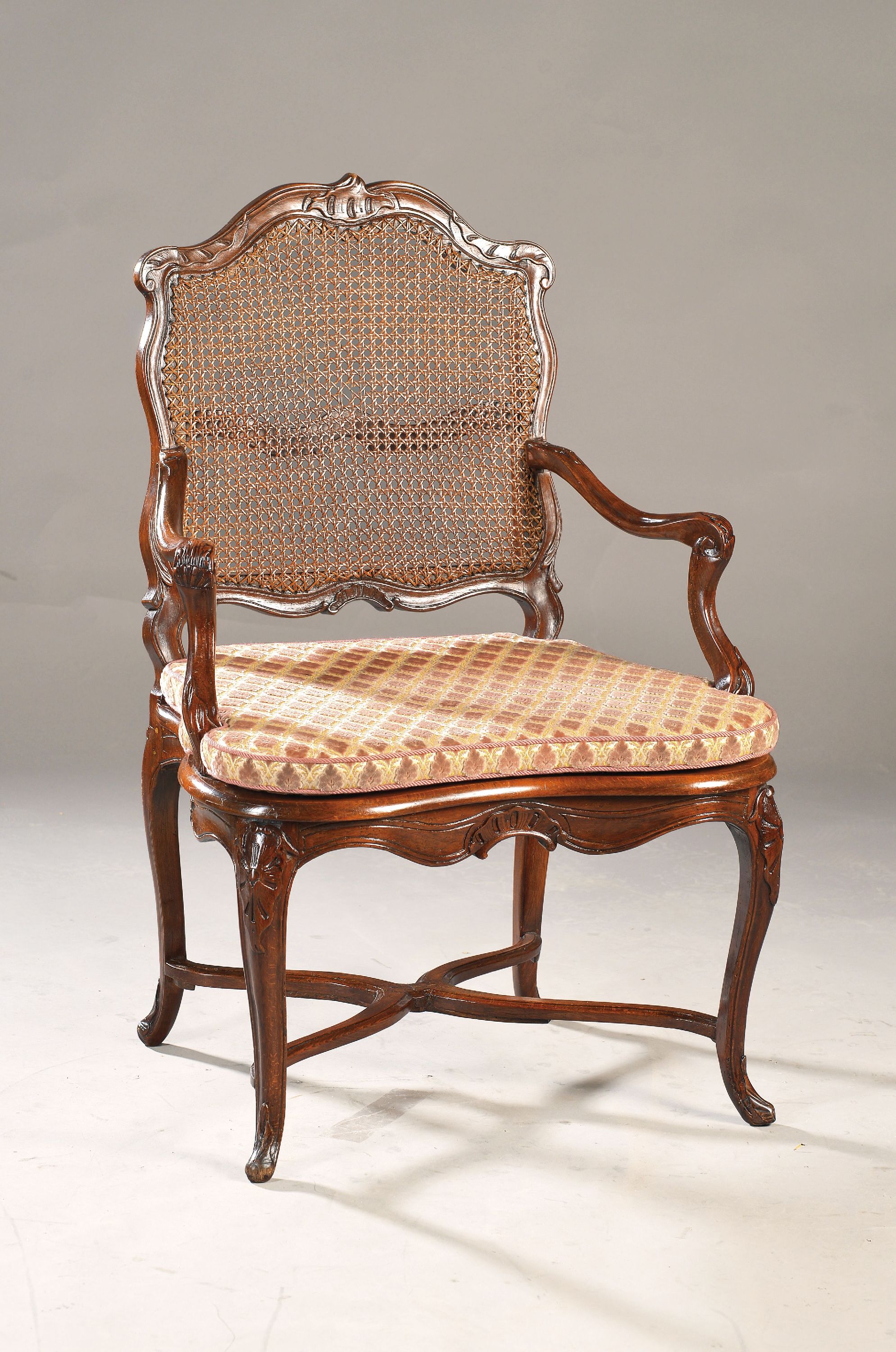 Image 27019130 - Barock-Armlehnsessel, um 1750, Buche massiv, mit Muschel und Akanthus Schnitzereien, ...