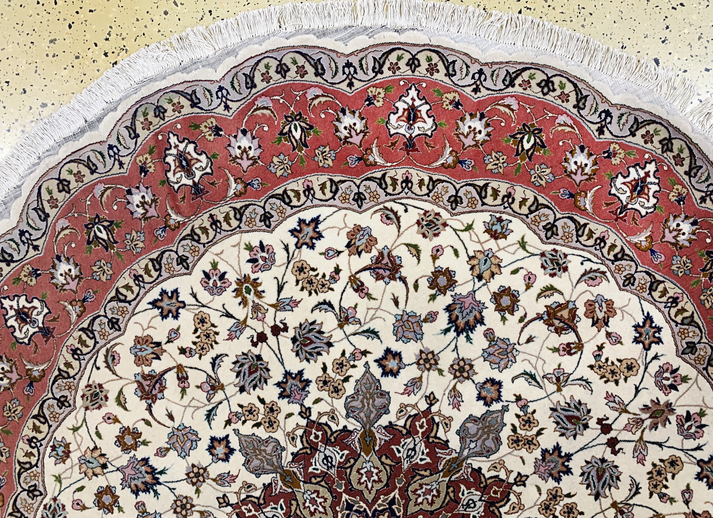 Detail c: Täbriz fein, Persien, Ende 20.Jhd., Korkwolle mit Seide, Durchm. 204cm, EHZ: 2