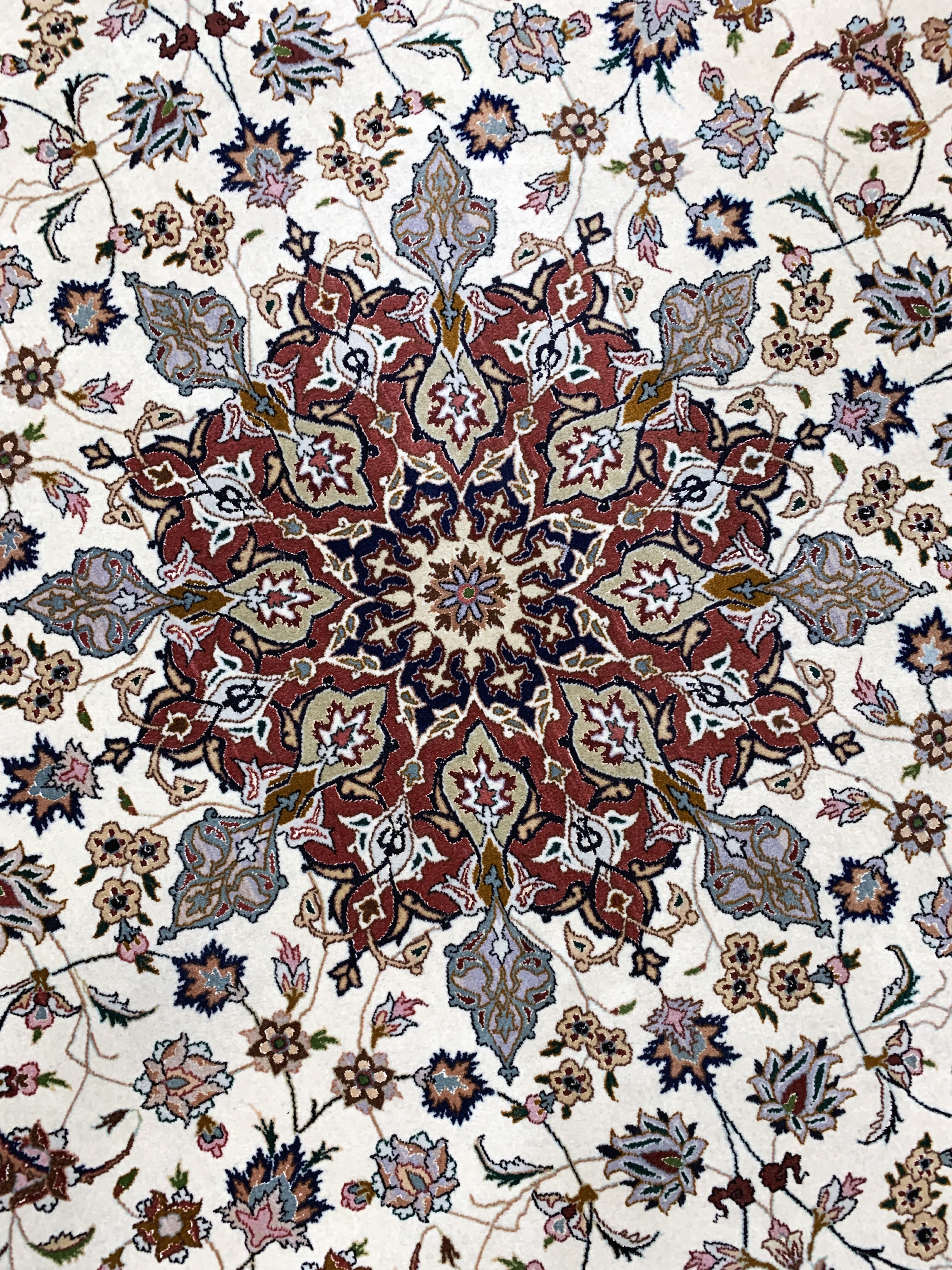 Detail e: Täbriz fein, Persien, Ende 20.Jhd., Korkwolle mit Seide, Durchm. 204cm, EHZ: 2