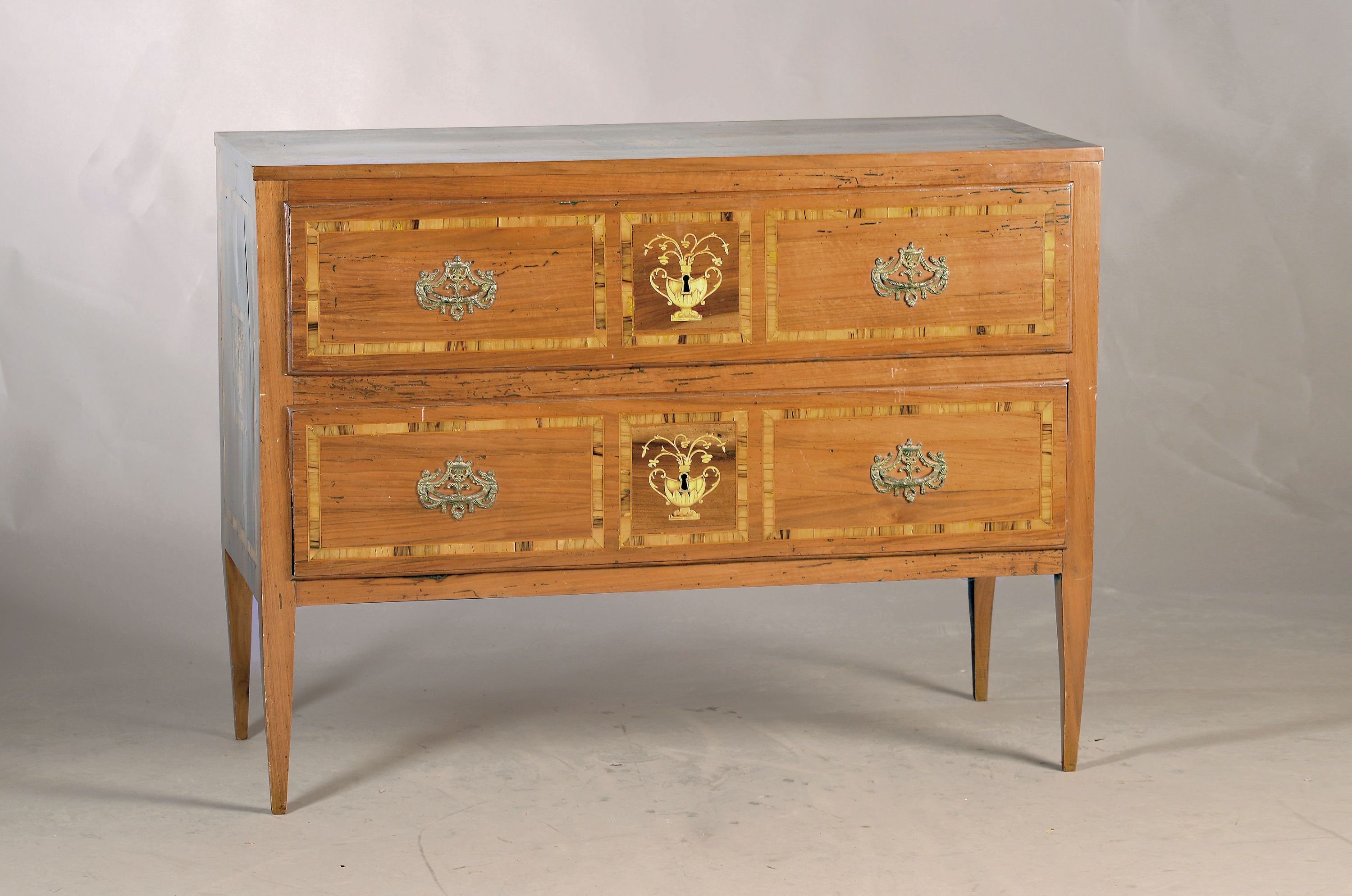 Image 27019137 - Louis-Seize Kommode, um 1780, Nußbaumfurnier, 2 Schubladen, Deckplatte, Seiten und ...