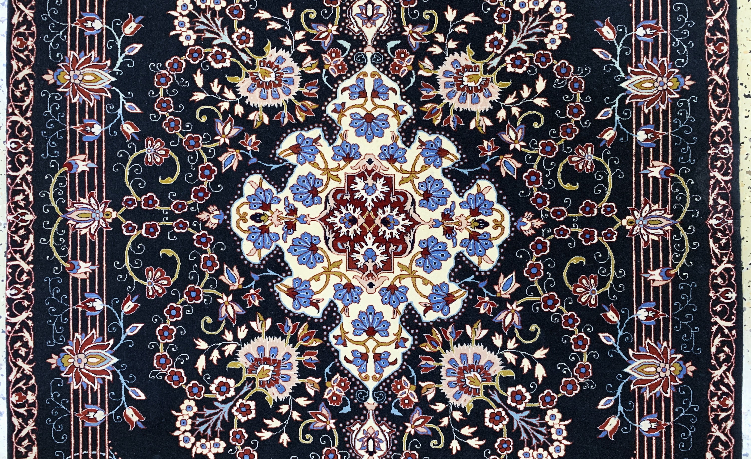 Detail b: Esfahan fein, Persien, Ende 20.Jhd., Korkwolle auf Seide, ca. 156 x 105 cm, EHZ: 1-2