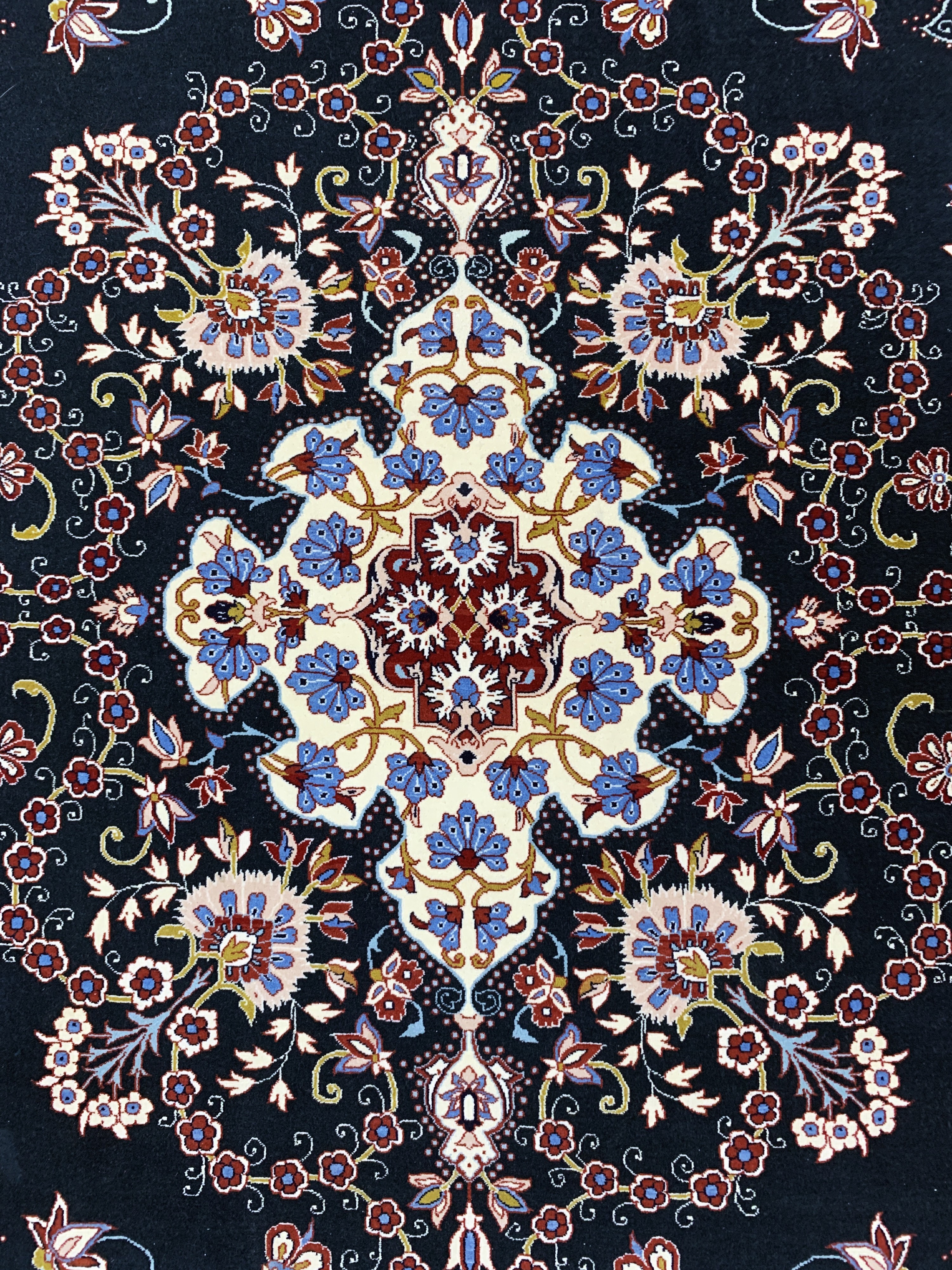 Detail d: Esfahan fein, Persien, Ende 20.Jhd., Korkwolle auf Seide, ca. 156 x 105 cm, EHZ: 1-2