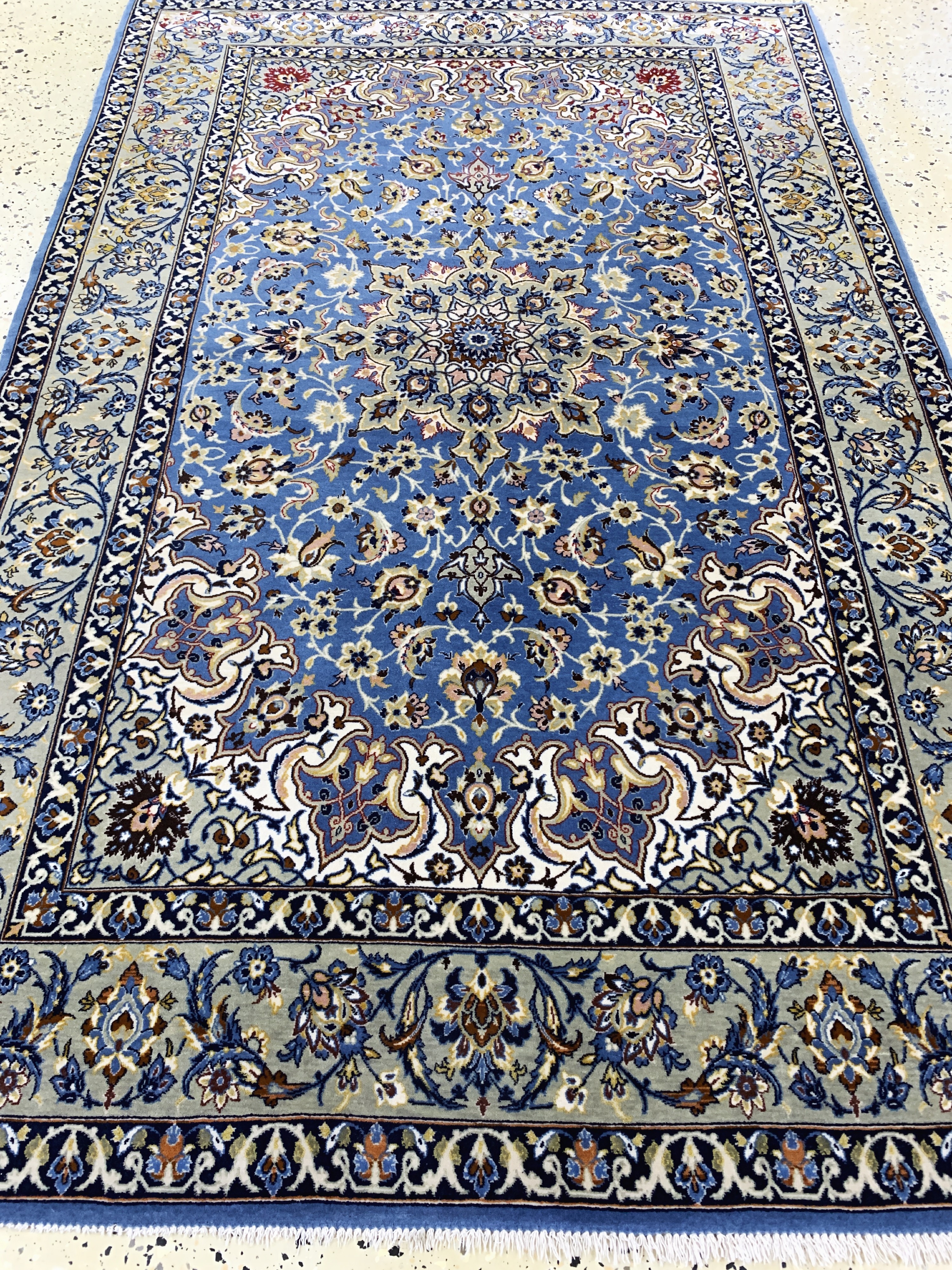 Detail d: Esfahan fein, Persien, Ende 20.Jhd., Korkwolle auf Seide, ca. 167 x 106 cm, EHZ: 2