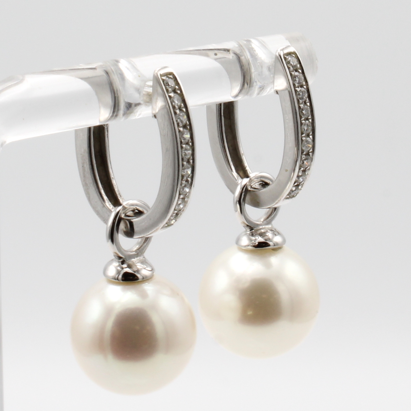 Image 27019470 - Paar Klappcreolen mit Brillanten und Süß- wasserzuchtperlen, WG 585/000, 18 Brill. ...