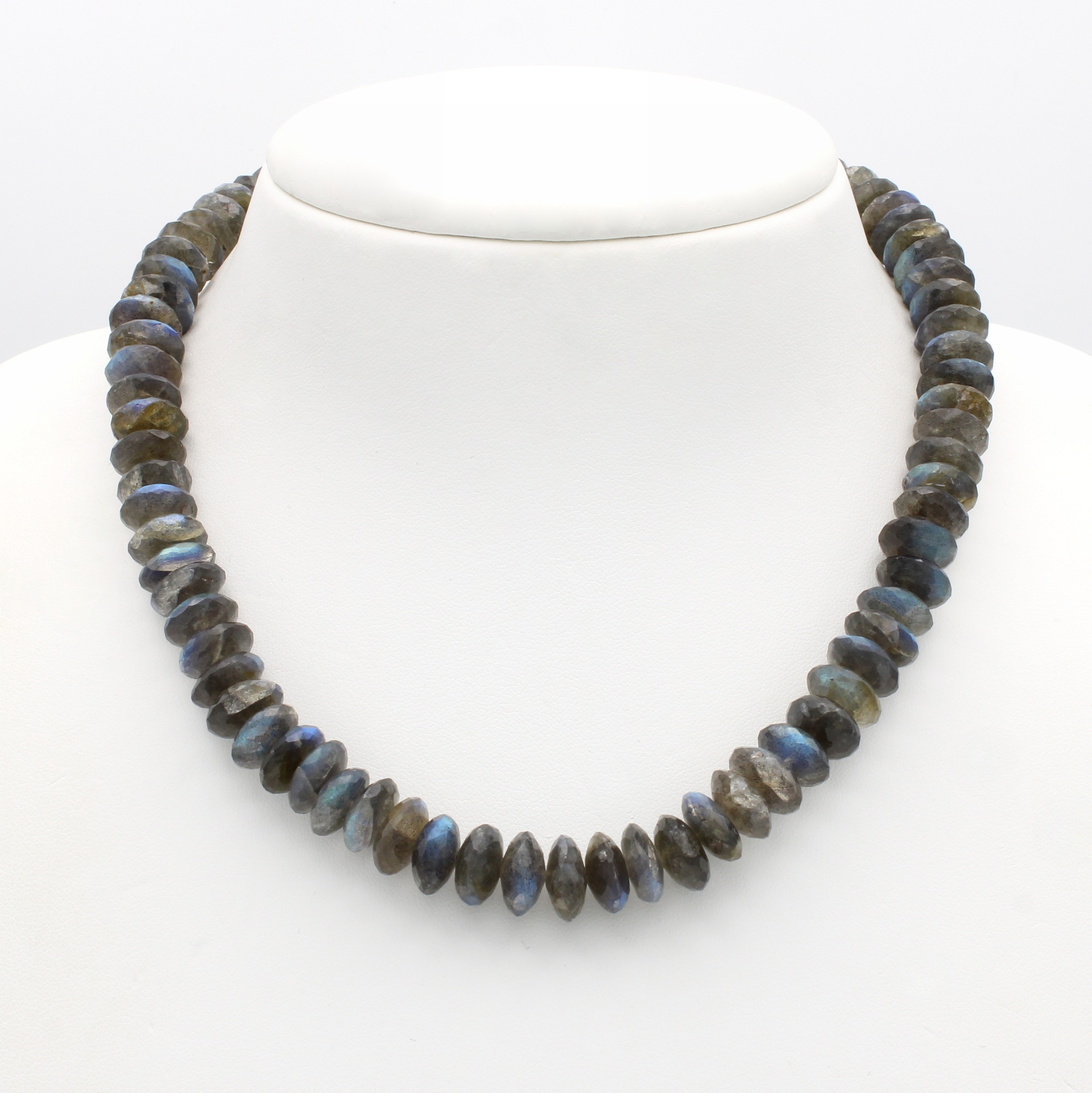 Image 27019522 - Collier aus Labradoritlinsen, Klappschließe 925er Silber, L. ca. 46 cm Schätzpreis: ...