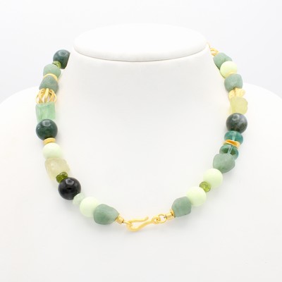 27019524a - Collier aus versch. Halbedelsteinen, Schließe u. Zwischenteile Silber verg., Achate und ...