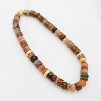 27019525b - Collier aus Eudialyten, Schließe Silber ver-goldet, Eudialyte als Walzen und Linsen ...