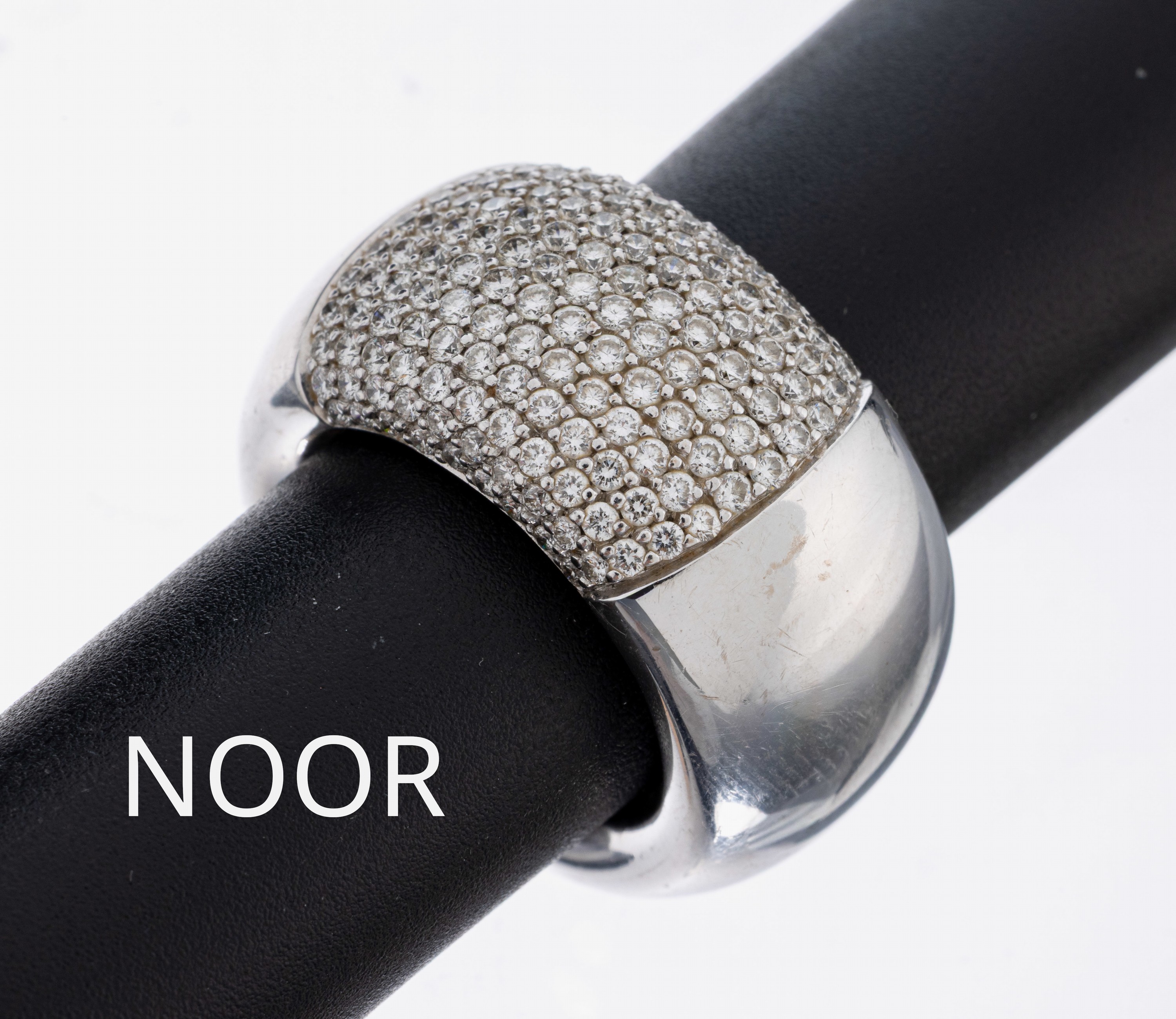 18 kt Gold NOOR Brillant-Ring, WG 750/000, Brillanten zus. ca. 1.85 ct (grav.) feines Weiß/vs, RW 57, ca. 22.5 g