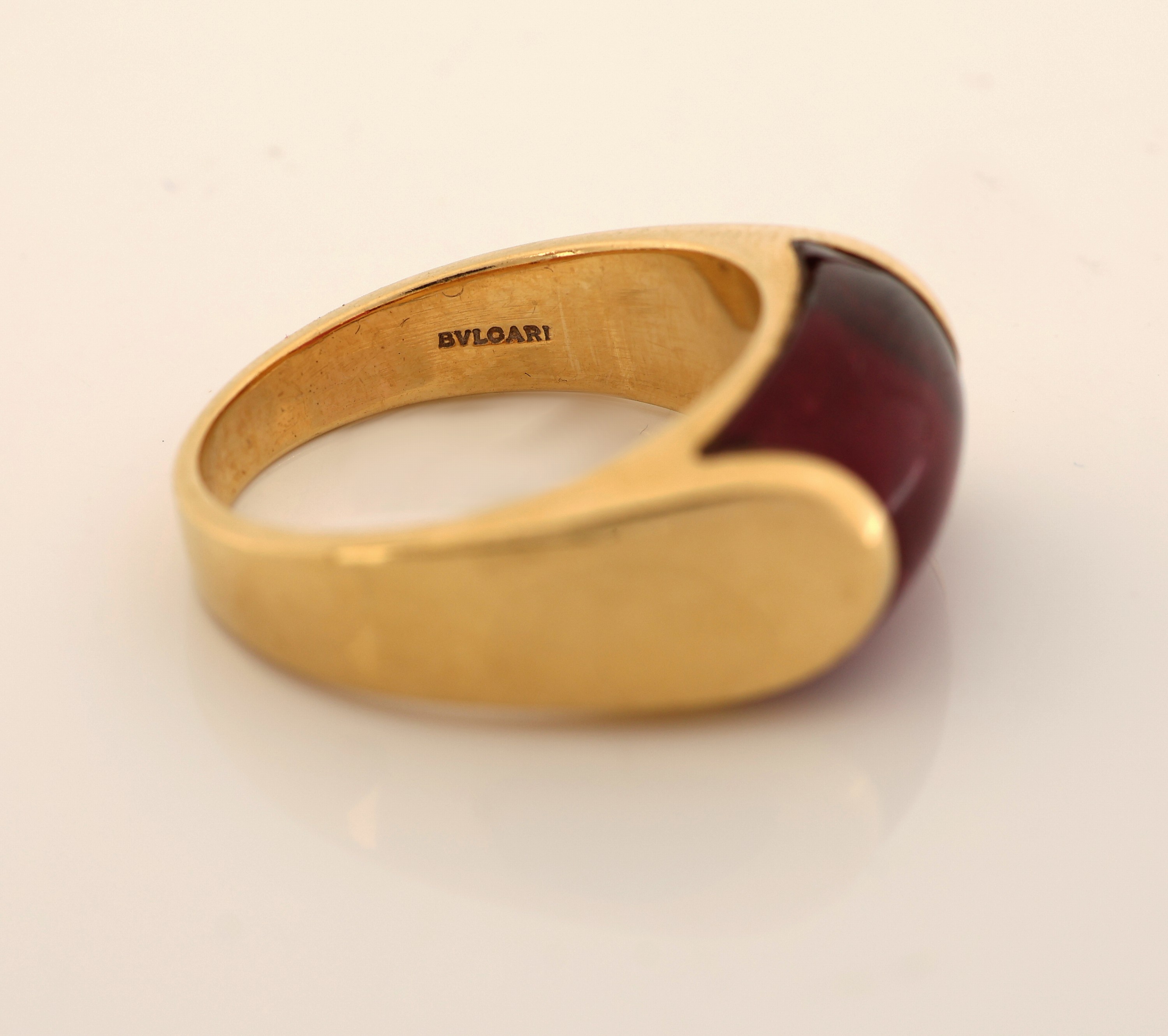 Detail b: 18 kt Gold BULGARI Turmalin-Ring, GG 750/000, Turmalin-Cabochon ca. 4.00 ct, RW 53,ca. 8.5 g, sign.