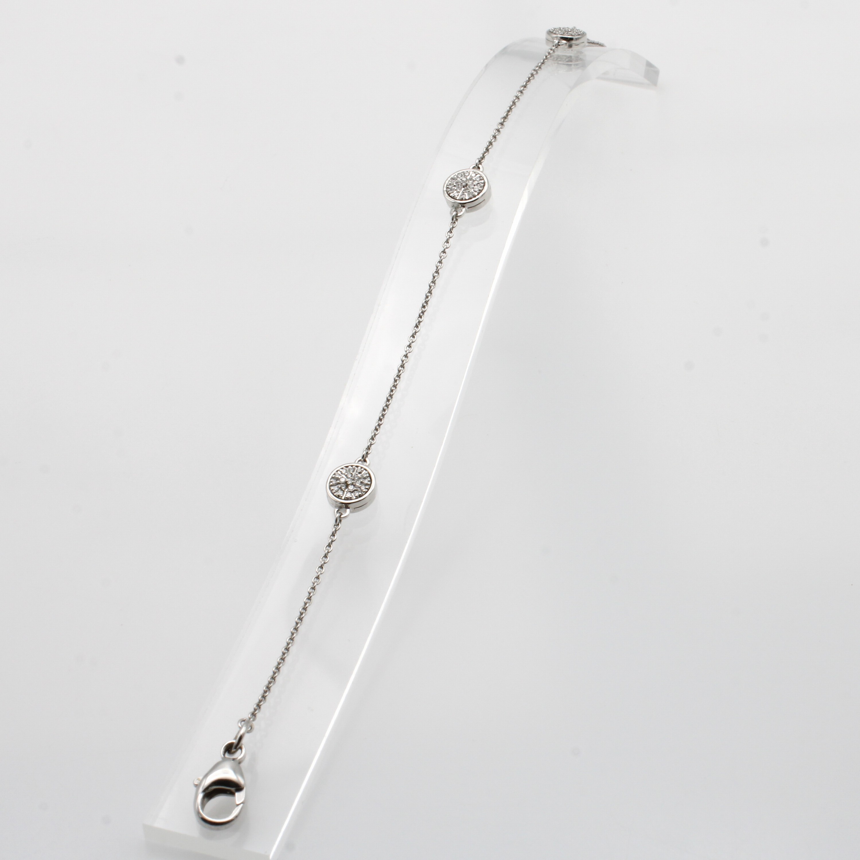 Image 27019673 - Armband mit Brillanten, WG 585/000, 3 Ele- mente beidseitig bes. m. Brill. zus. ca. 0.35 ...