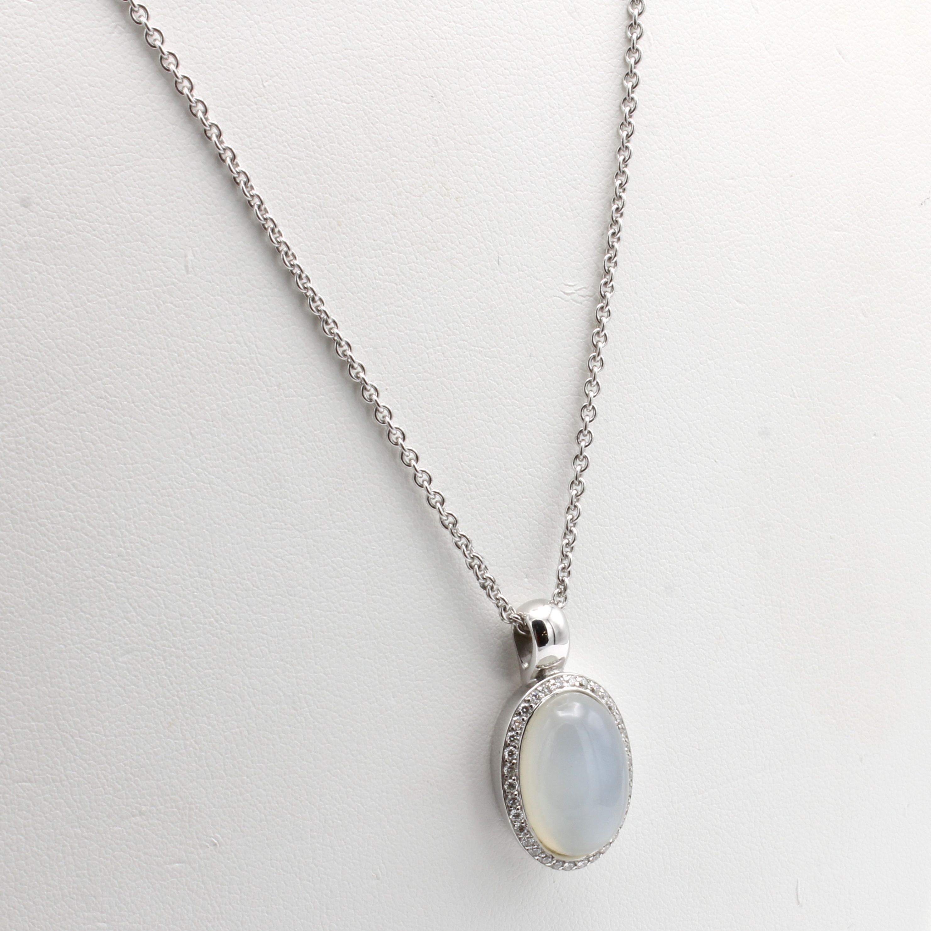 Image 27019718 - Anhänger mit Mondstein und Brillanten an Kette, WG 585/000, Brill. zus. ca. 0.34 ct ...