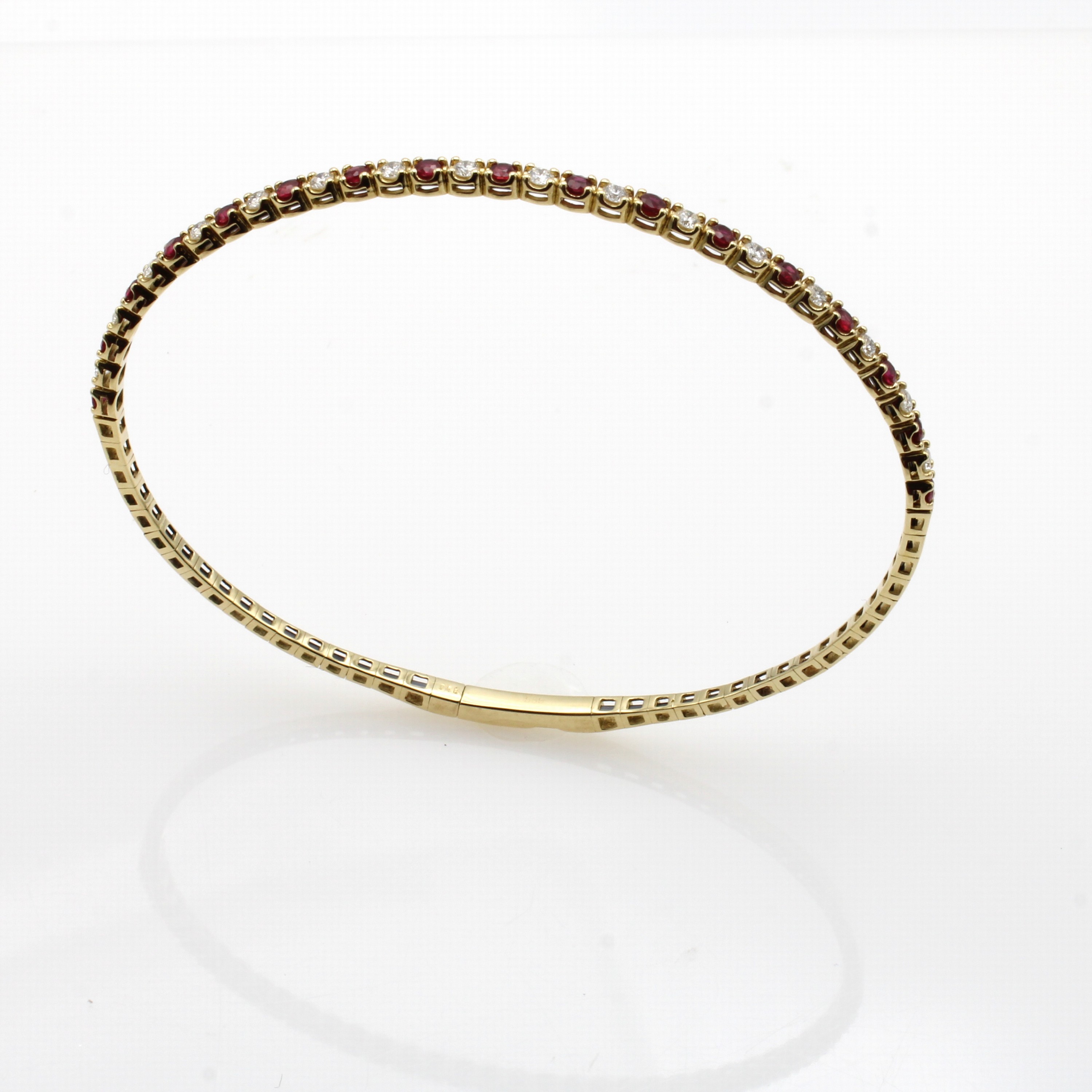 Image 27019720 - Armreif mit Brillanten und Rubinen, GG 585/ 000, l. bewegl. gearbeitet, Brill. zus. ca. ...